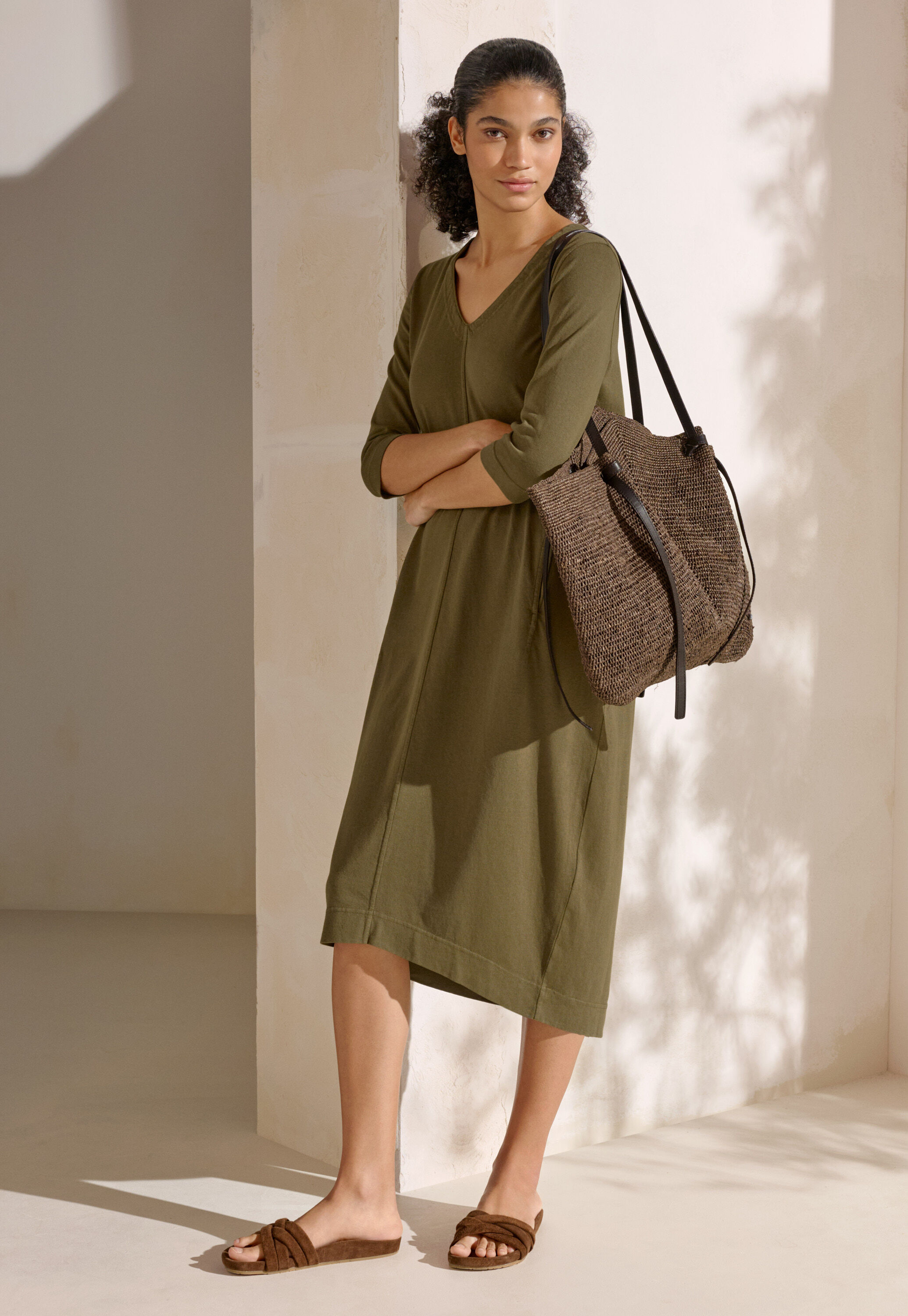 Large bag with leather knot handle