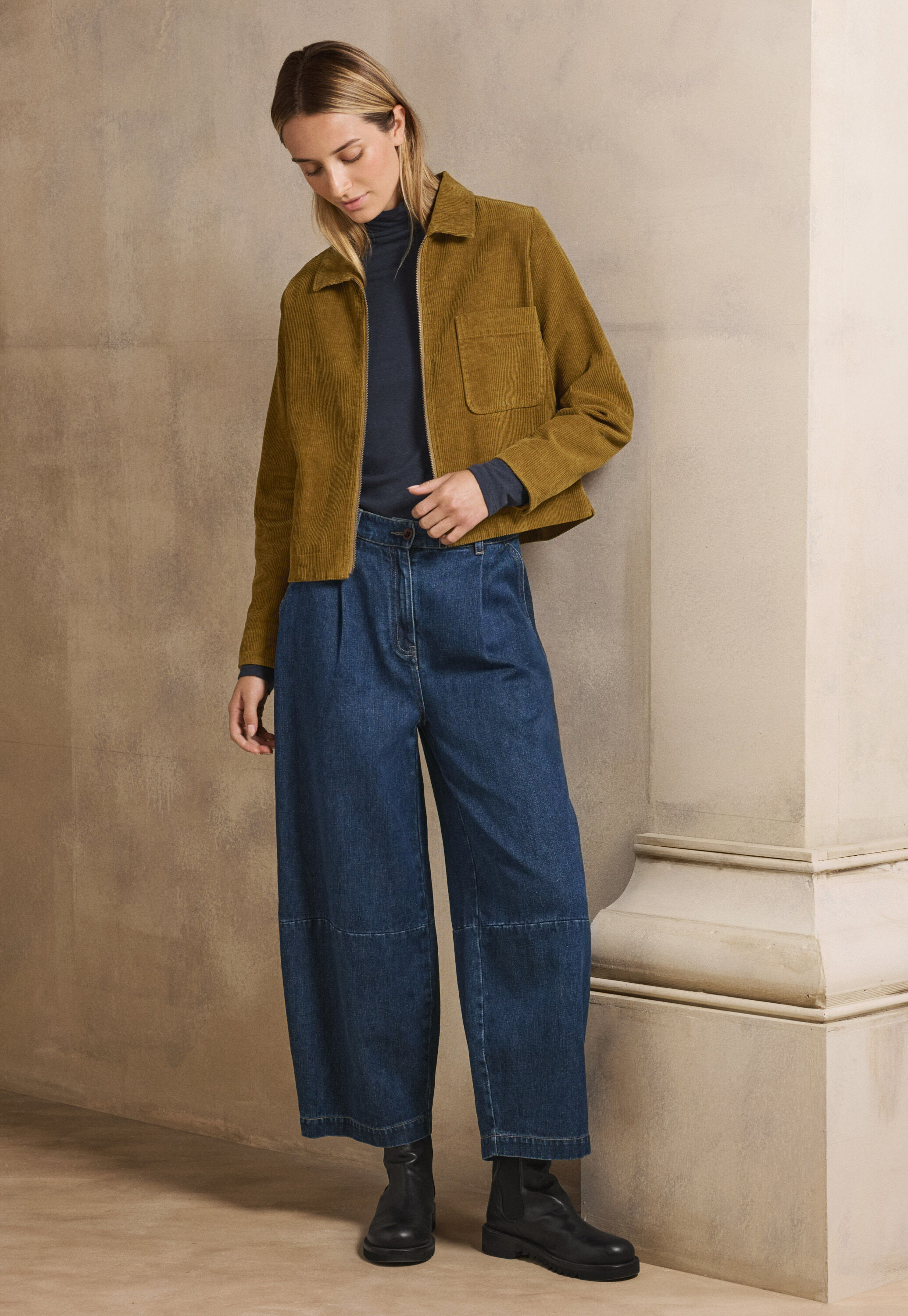 Barrel-leg trousers