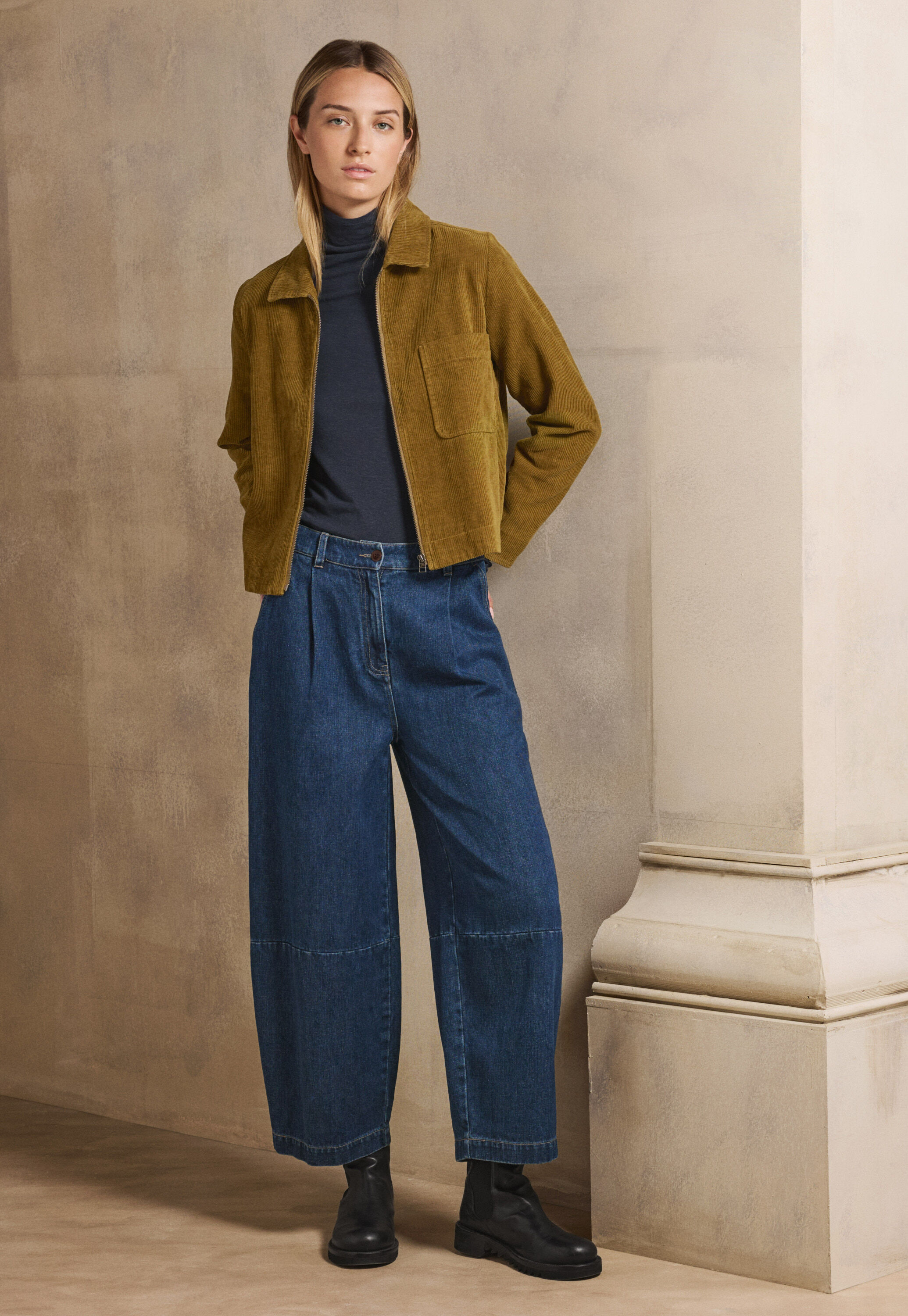 Barrel-leg trousers