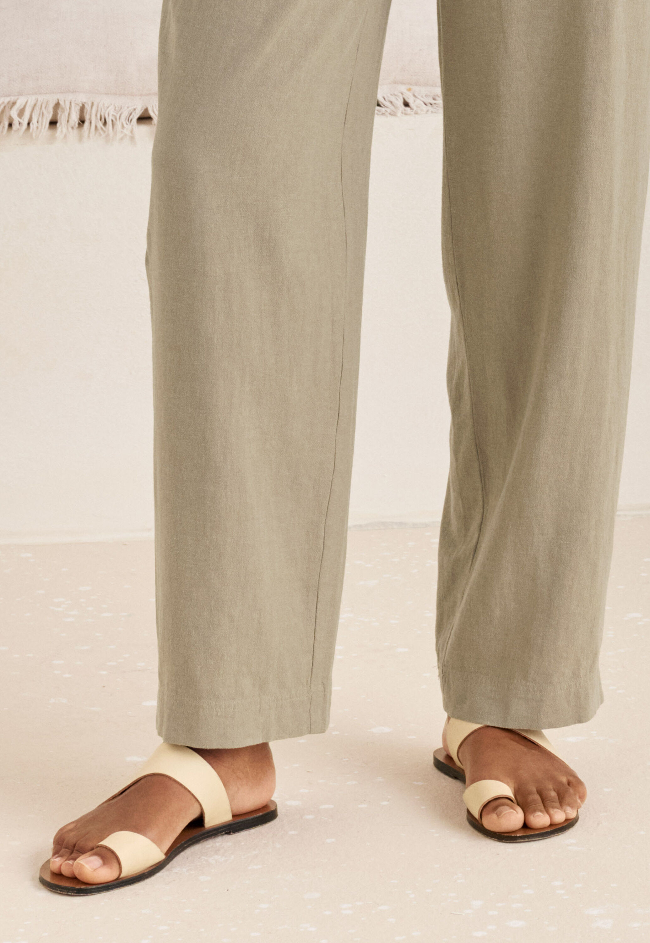 Cut-away sandals