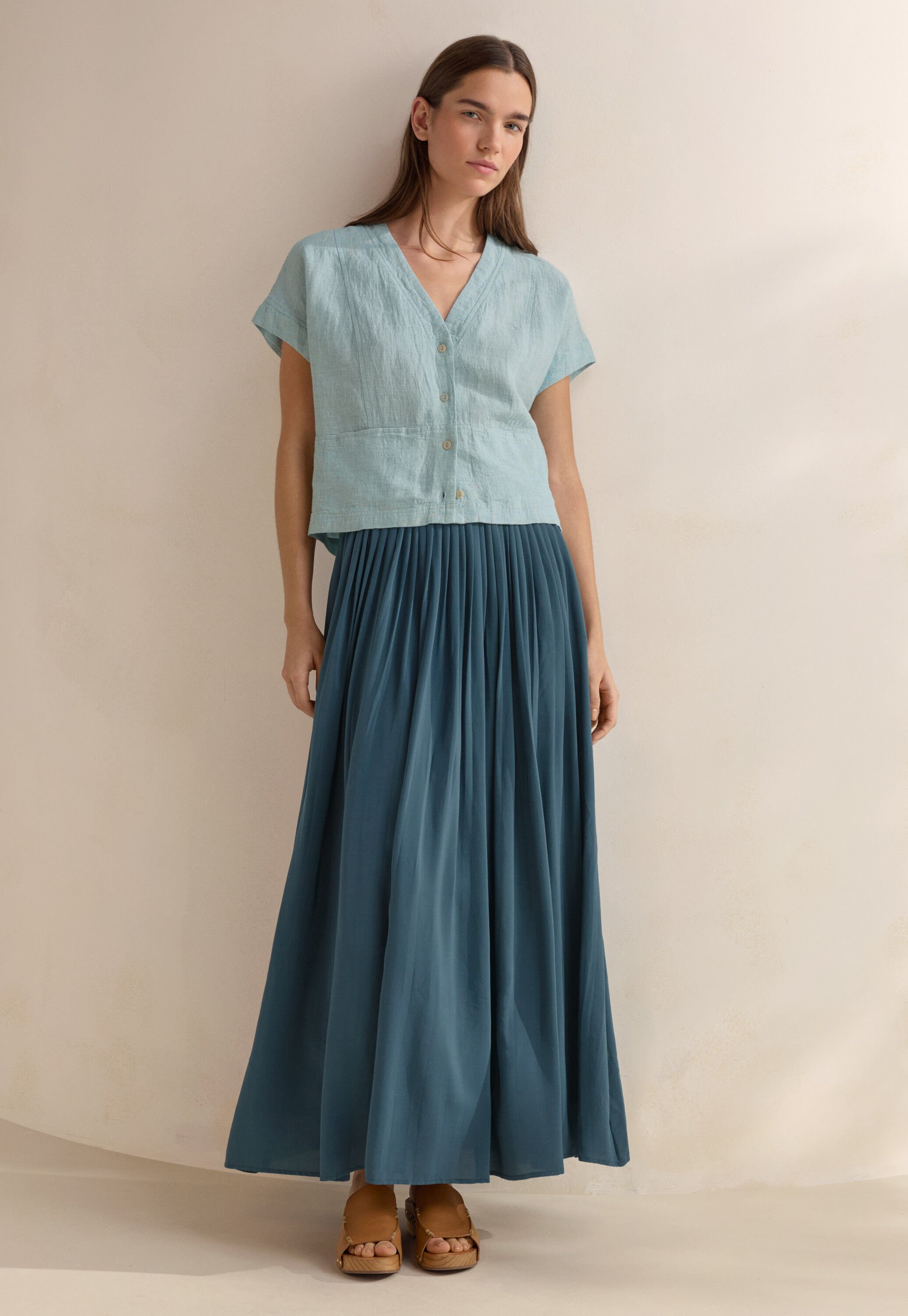 Long pleated skirt