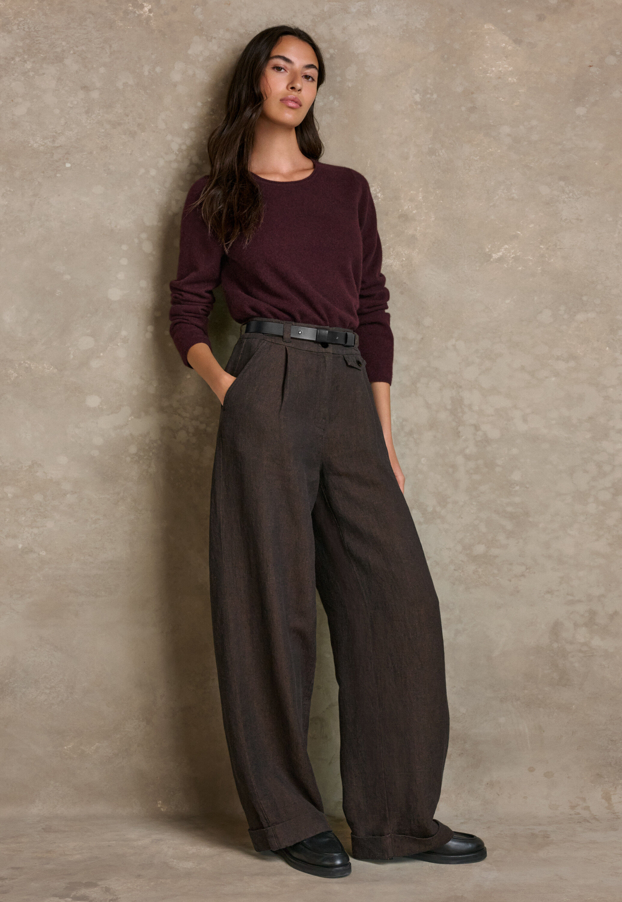 Wide-leg trousers