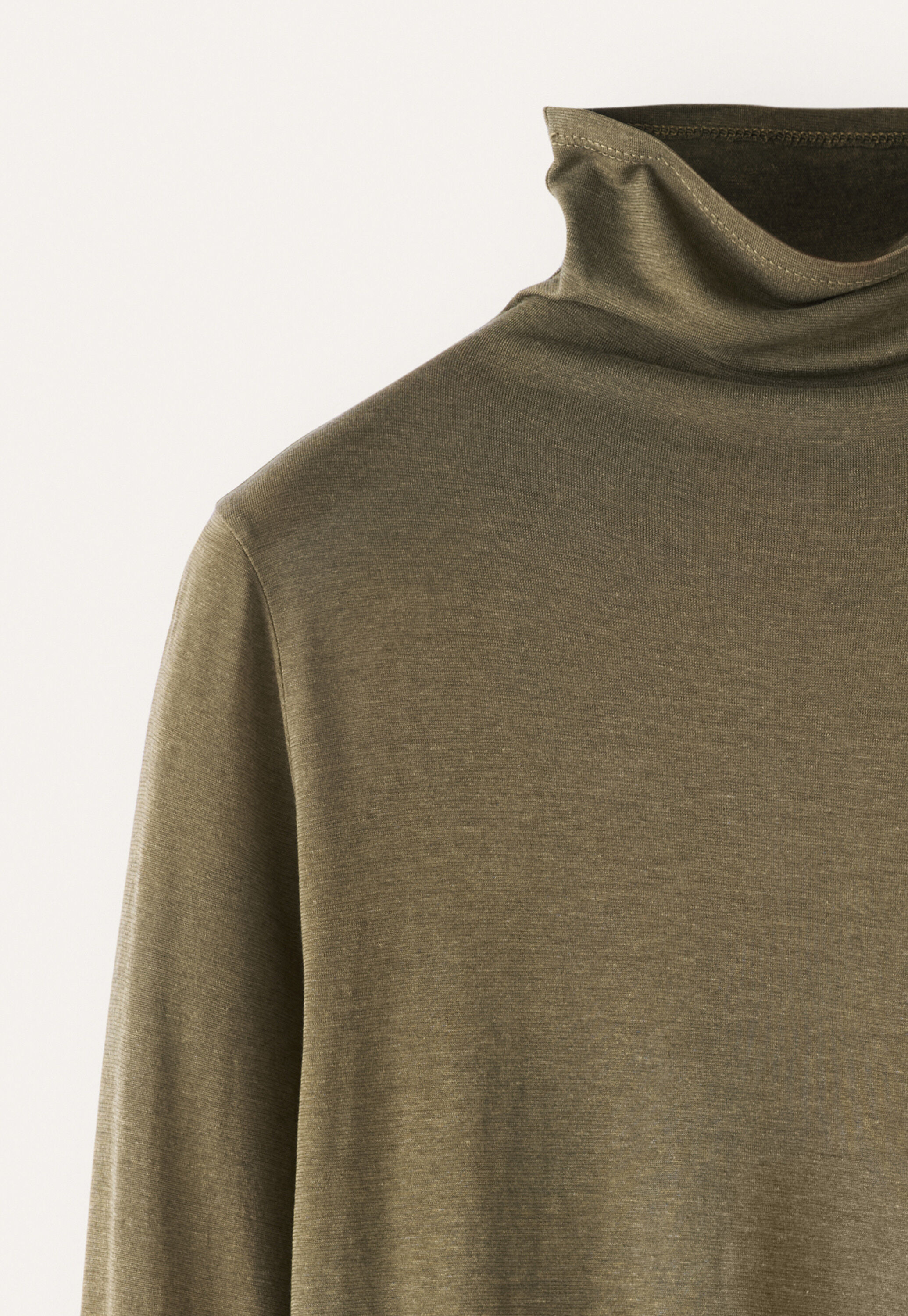 Funnel-neck top