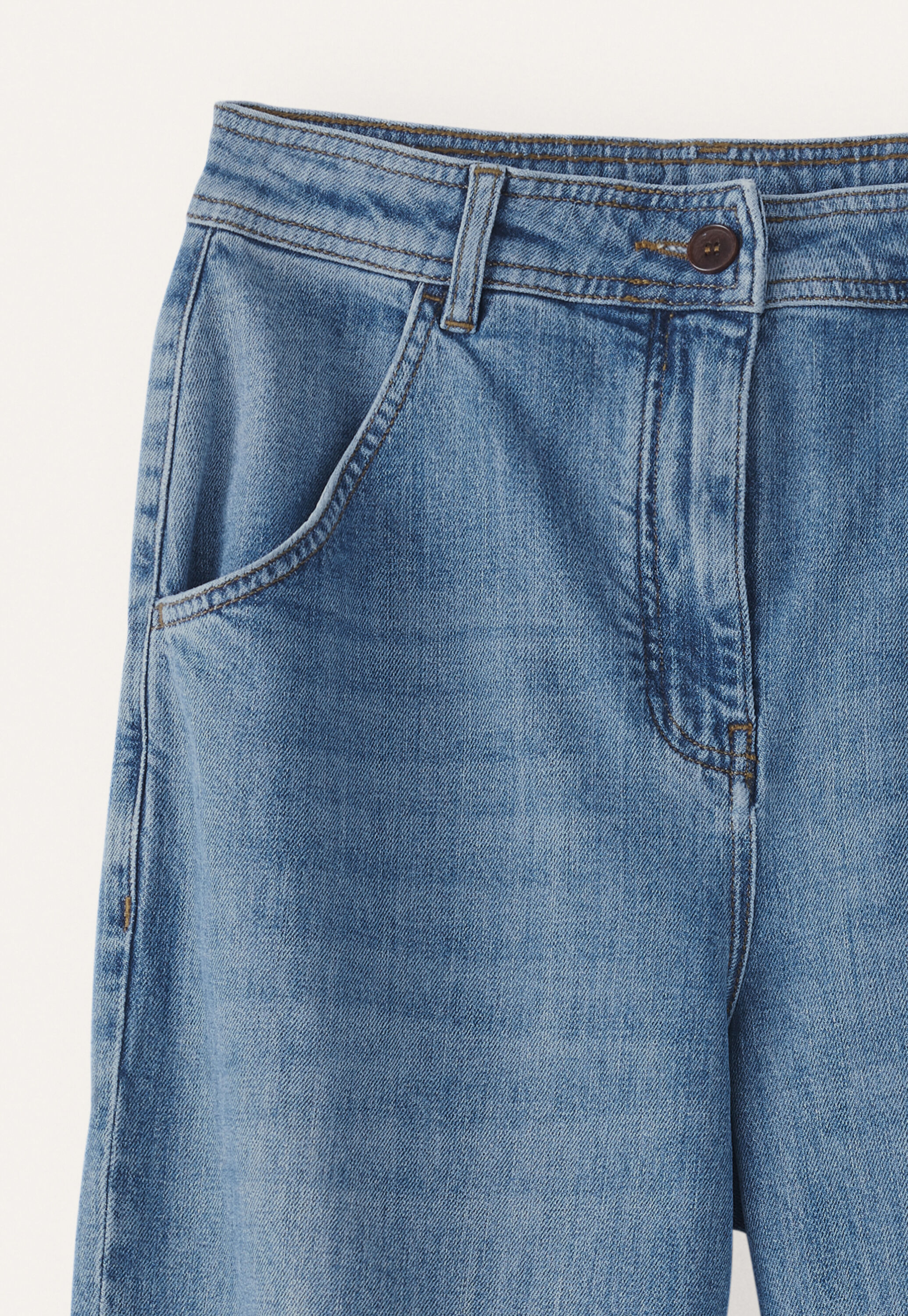 Tapered cropped jeans