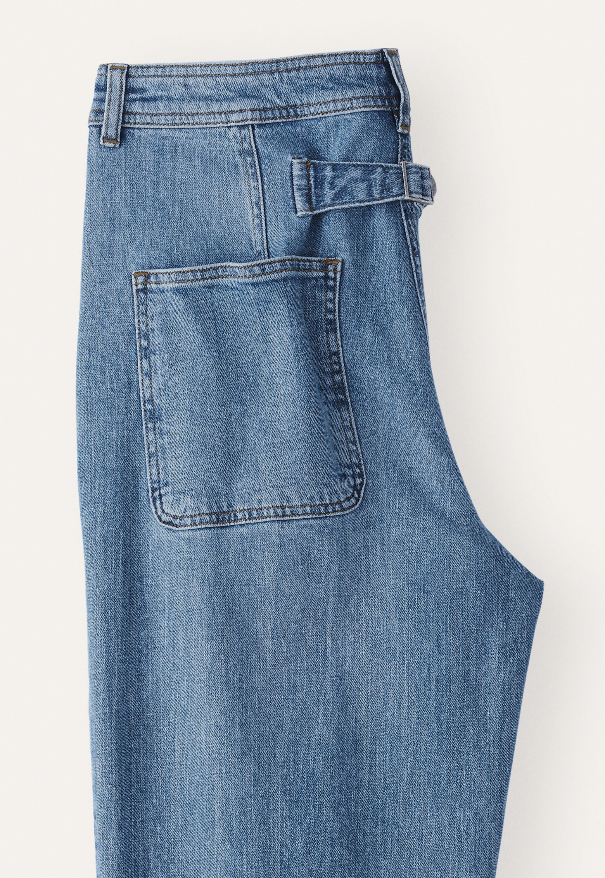 Tapered cropped jeans