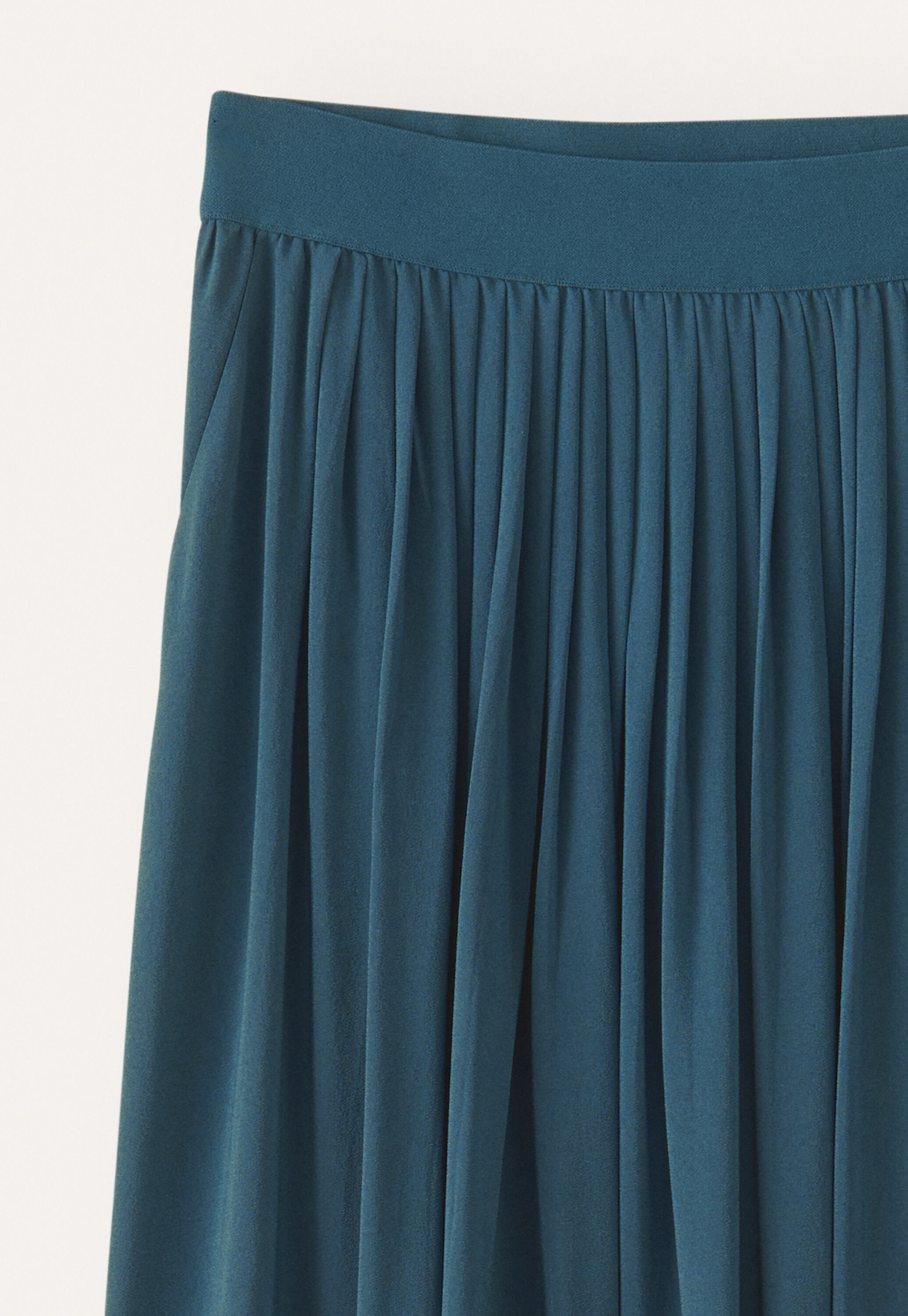 Long pleated skirt