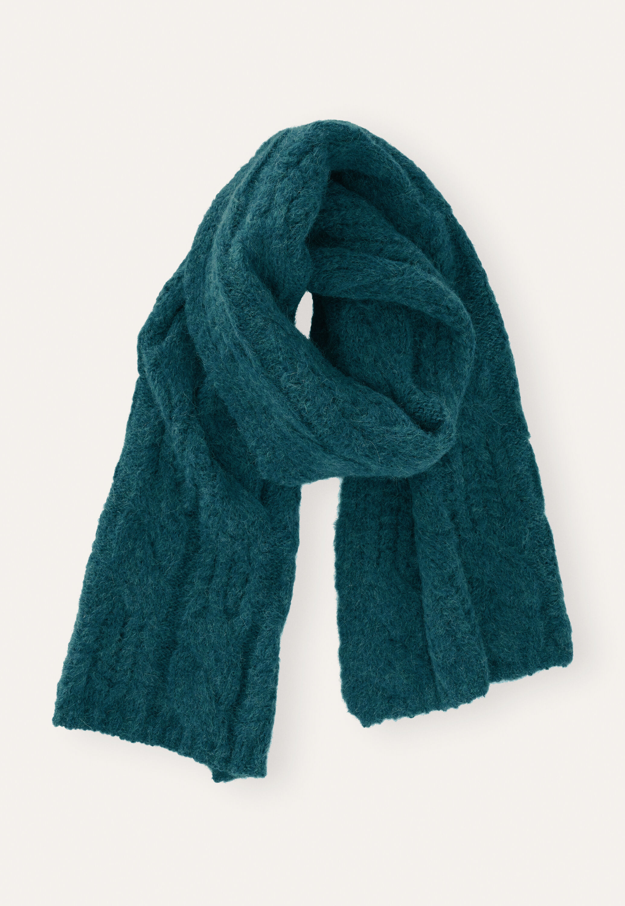 Cable-stitch scarf