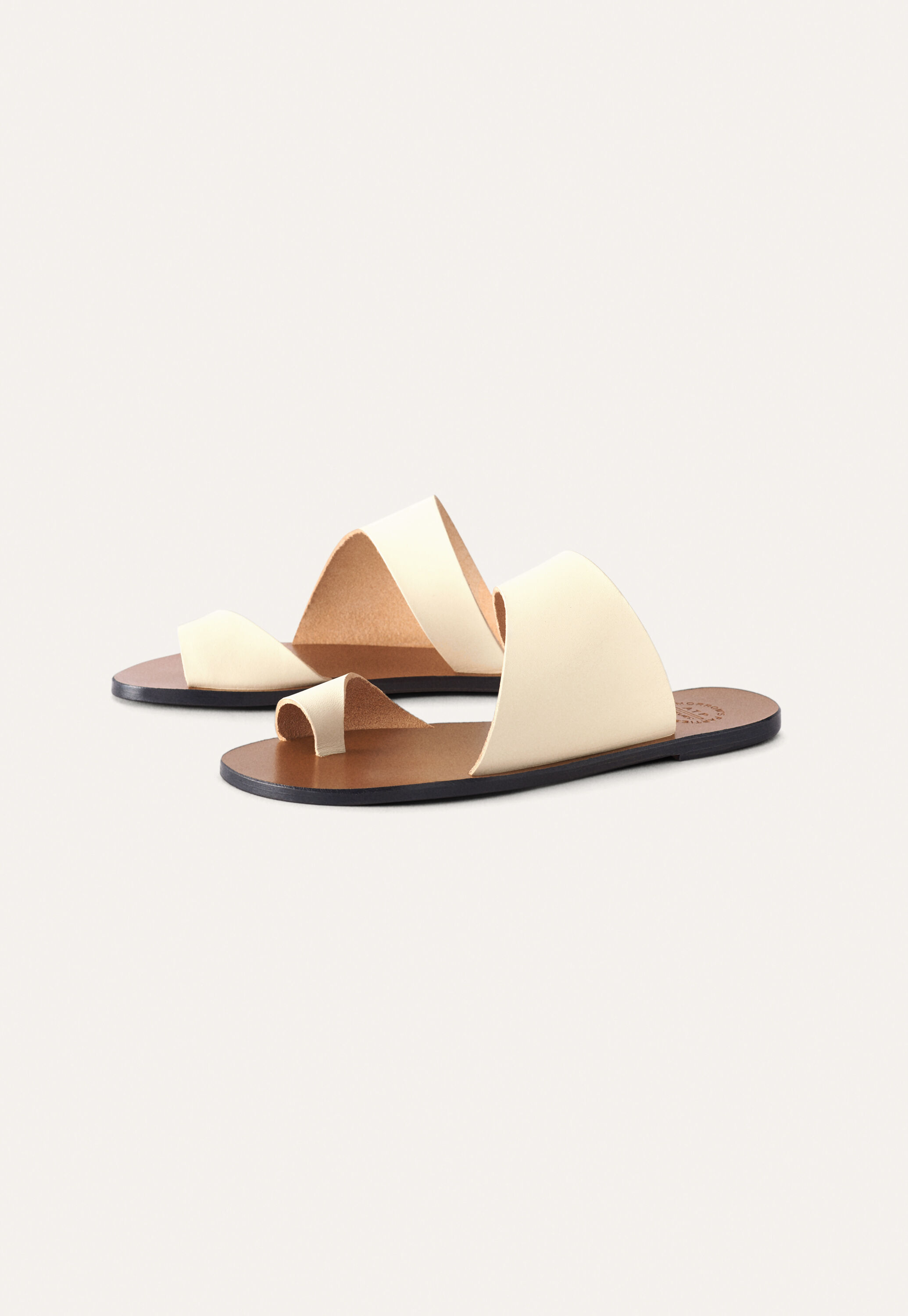 Wedge sandal with cut-out