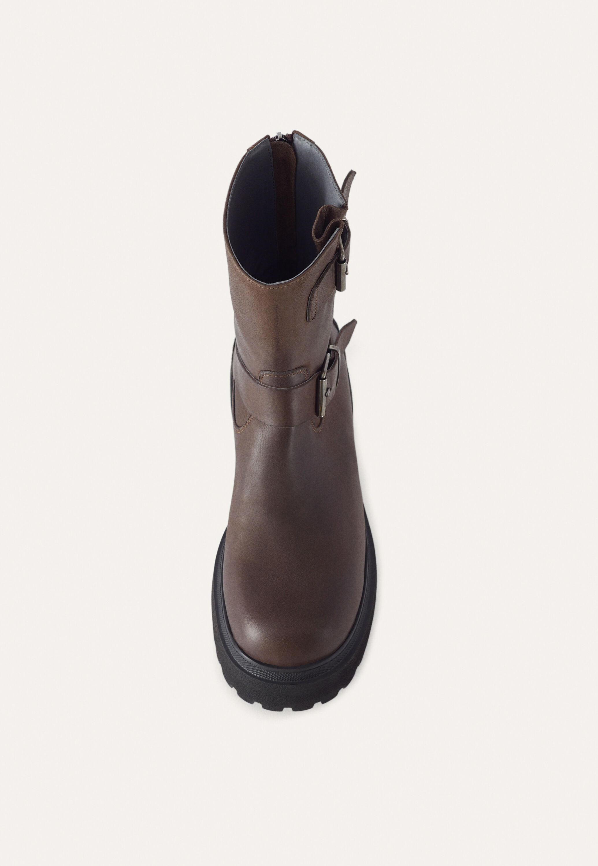 Buckle boots