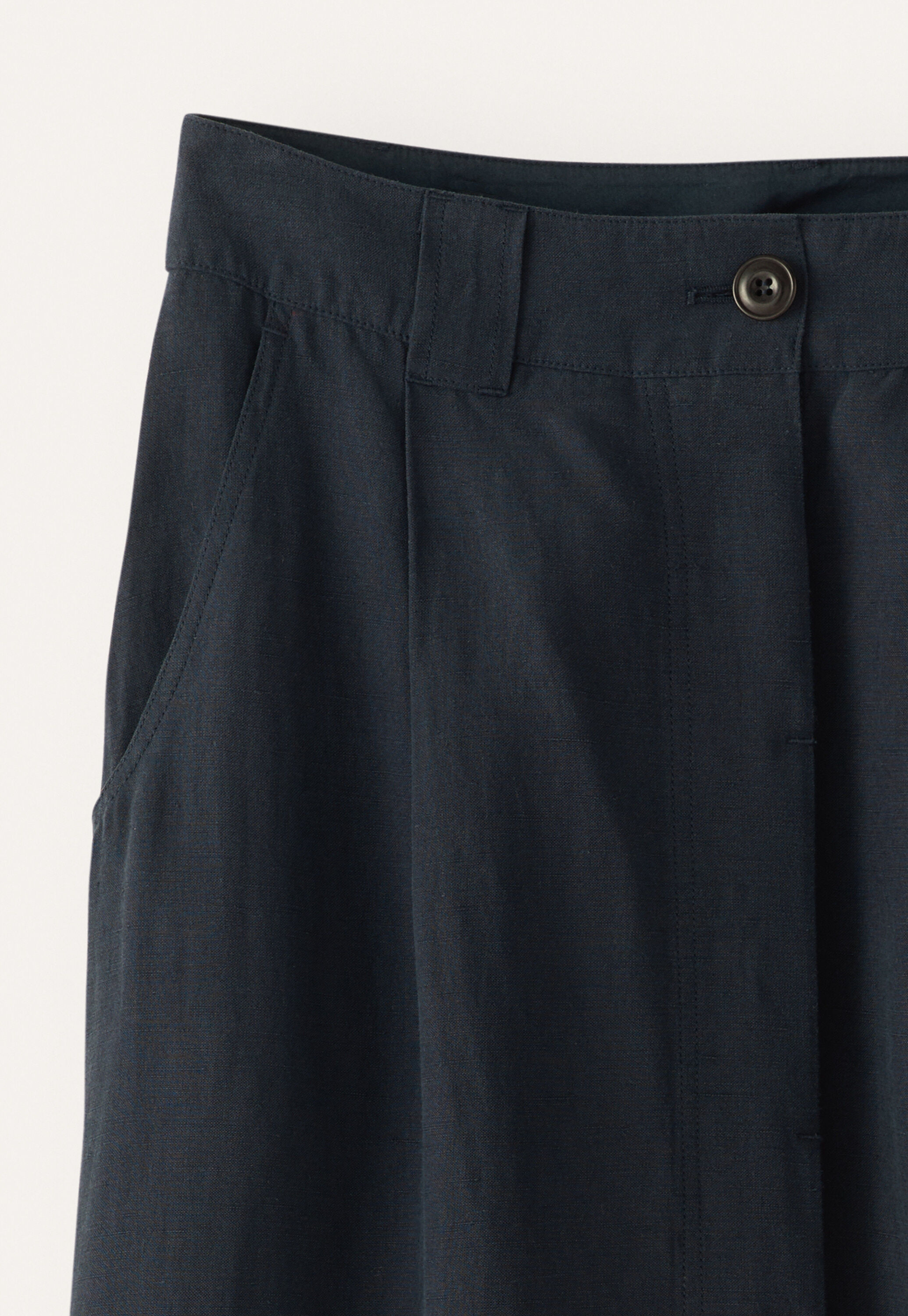 Button-front skirt