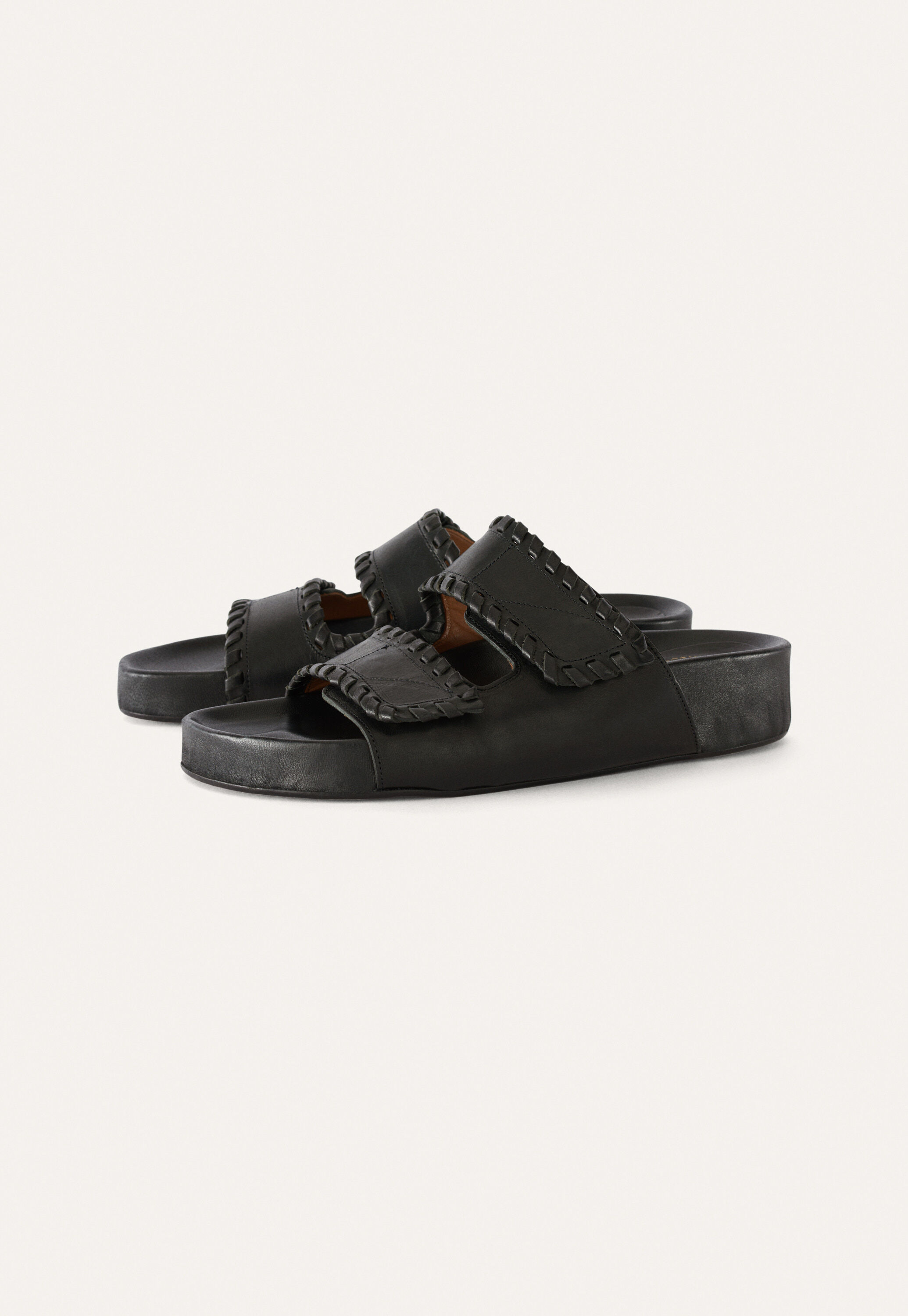 Wedge sandal with cut-out