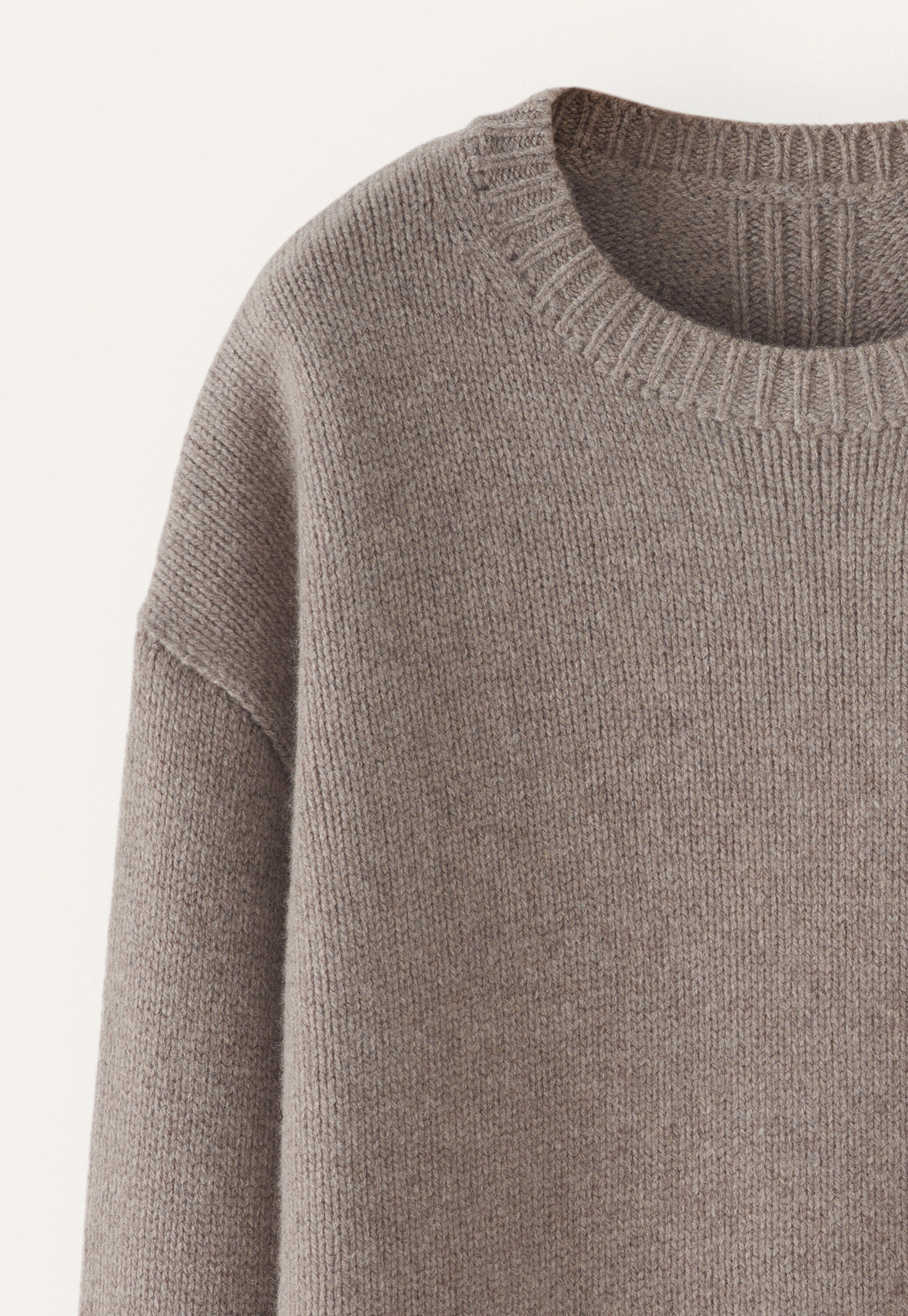 Easy round-neck sweater