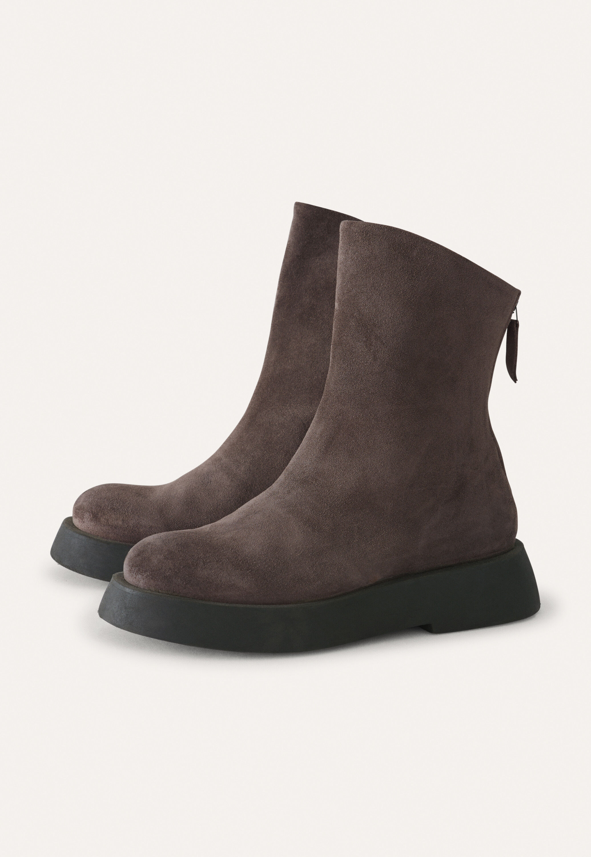 Zip-back boots