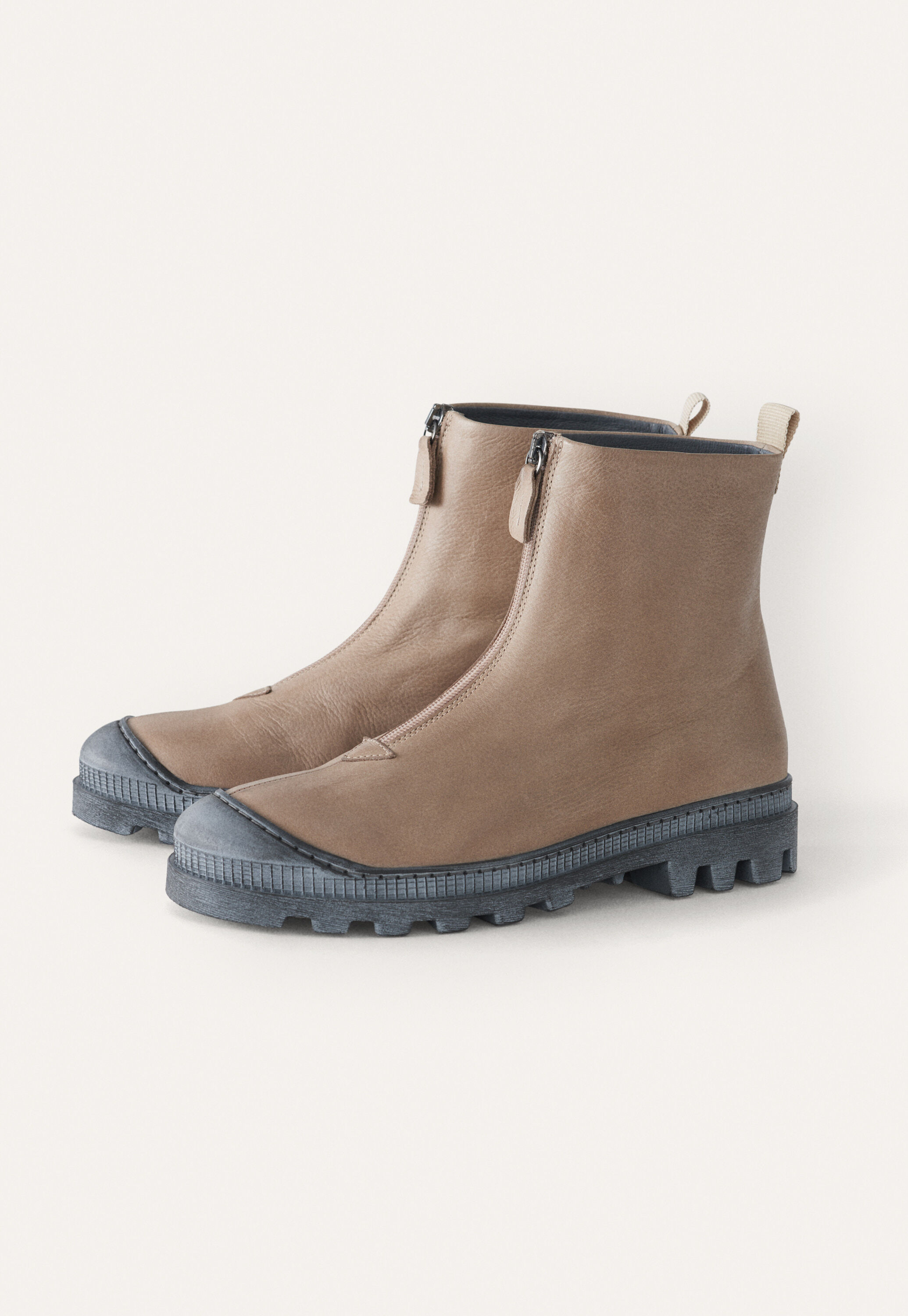 Wedge sandal with cut-out
