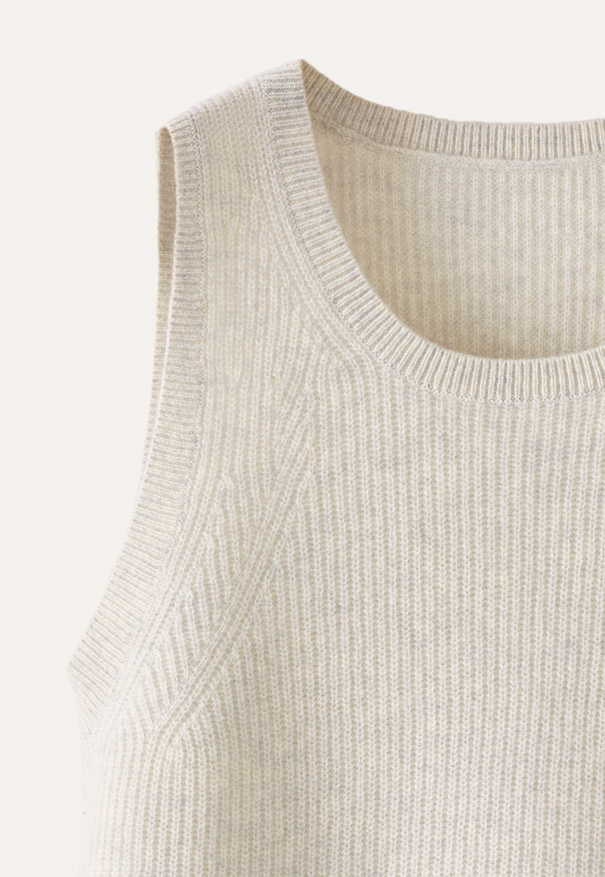 Sleeveless ribbed knit top