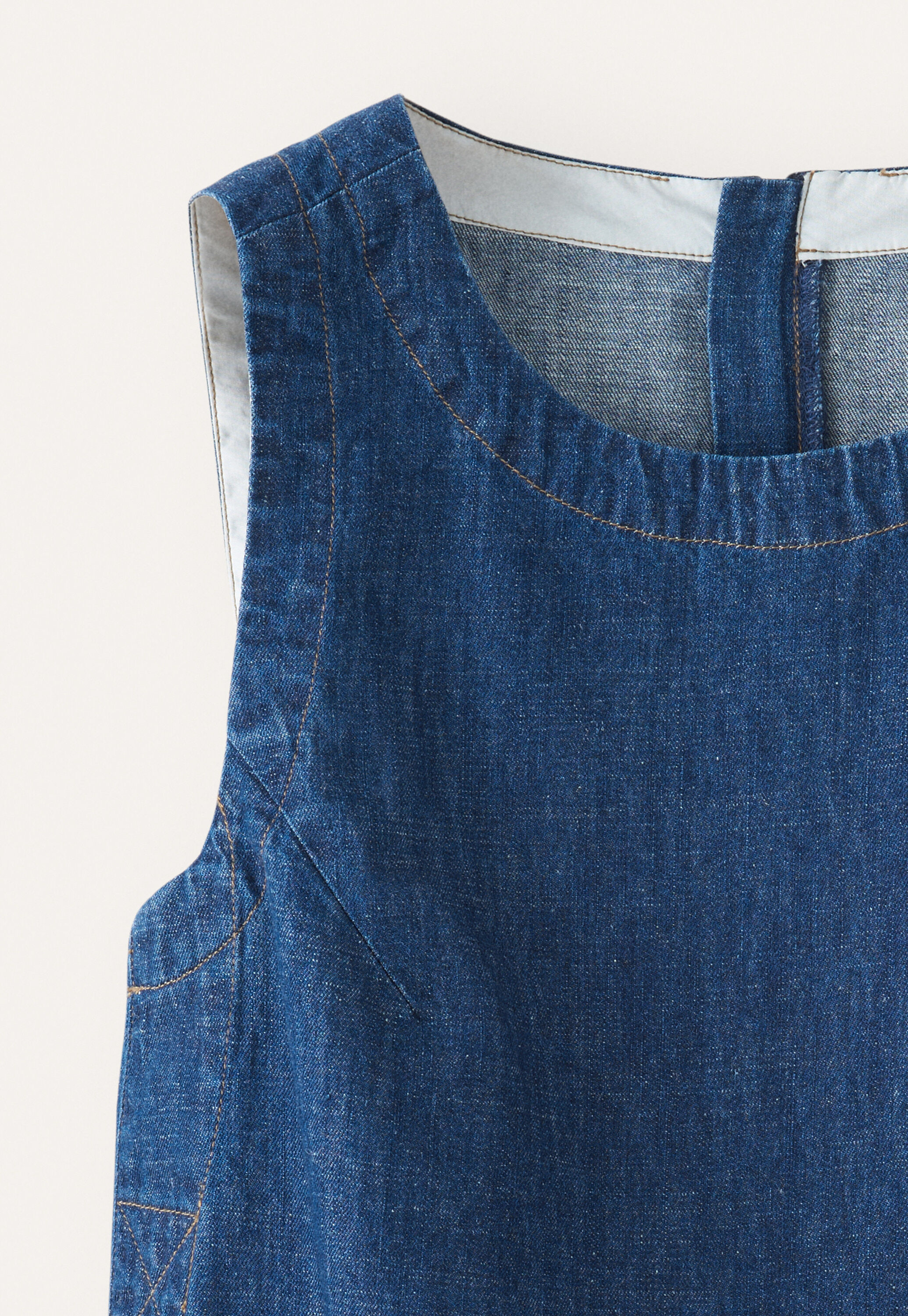 Indigo-dyed sleeveless top