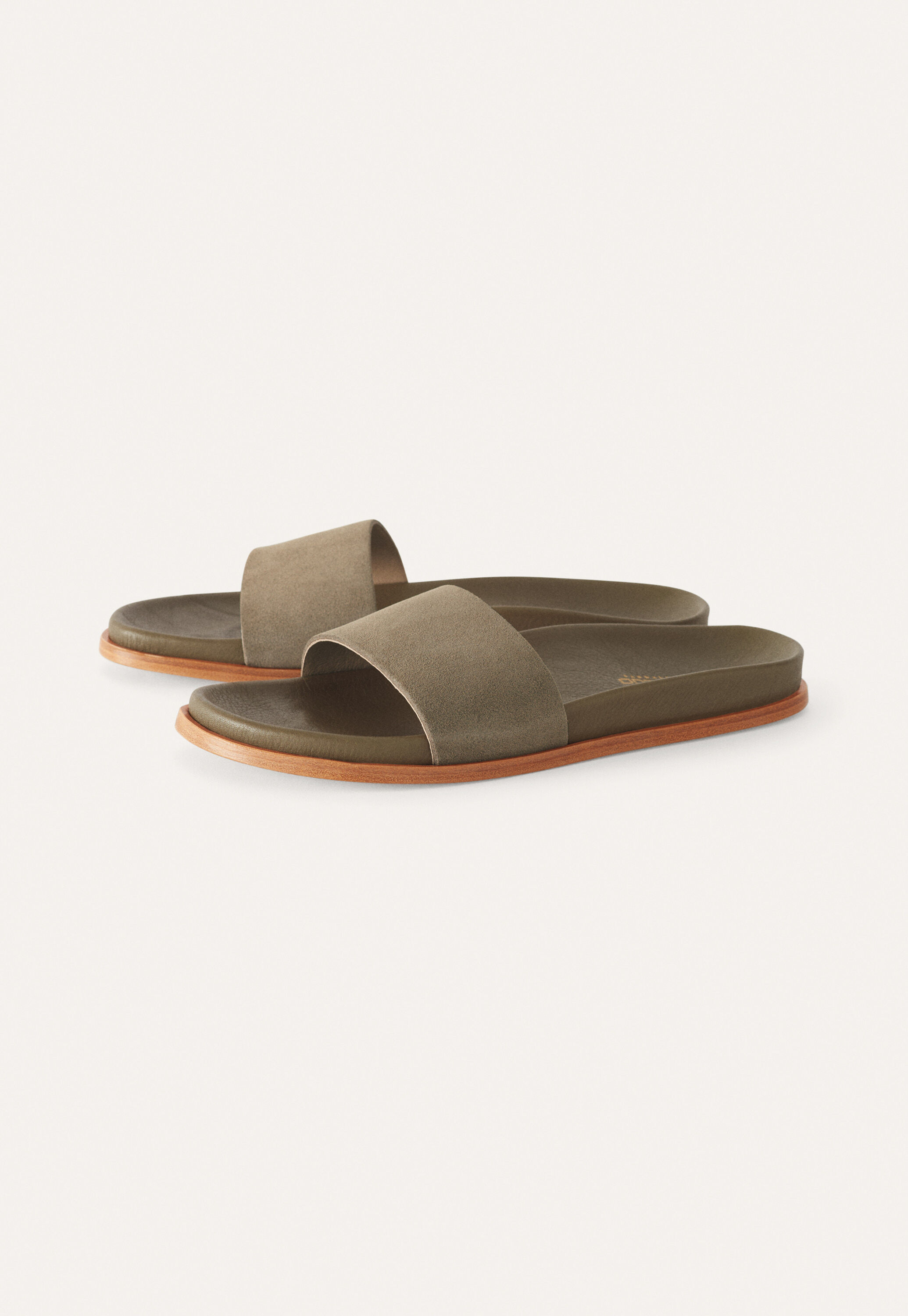 Wedge sandal with cut-out