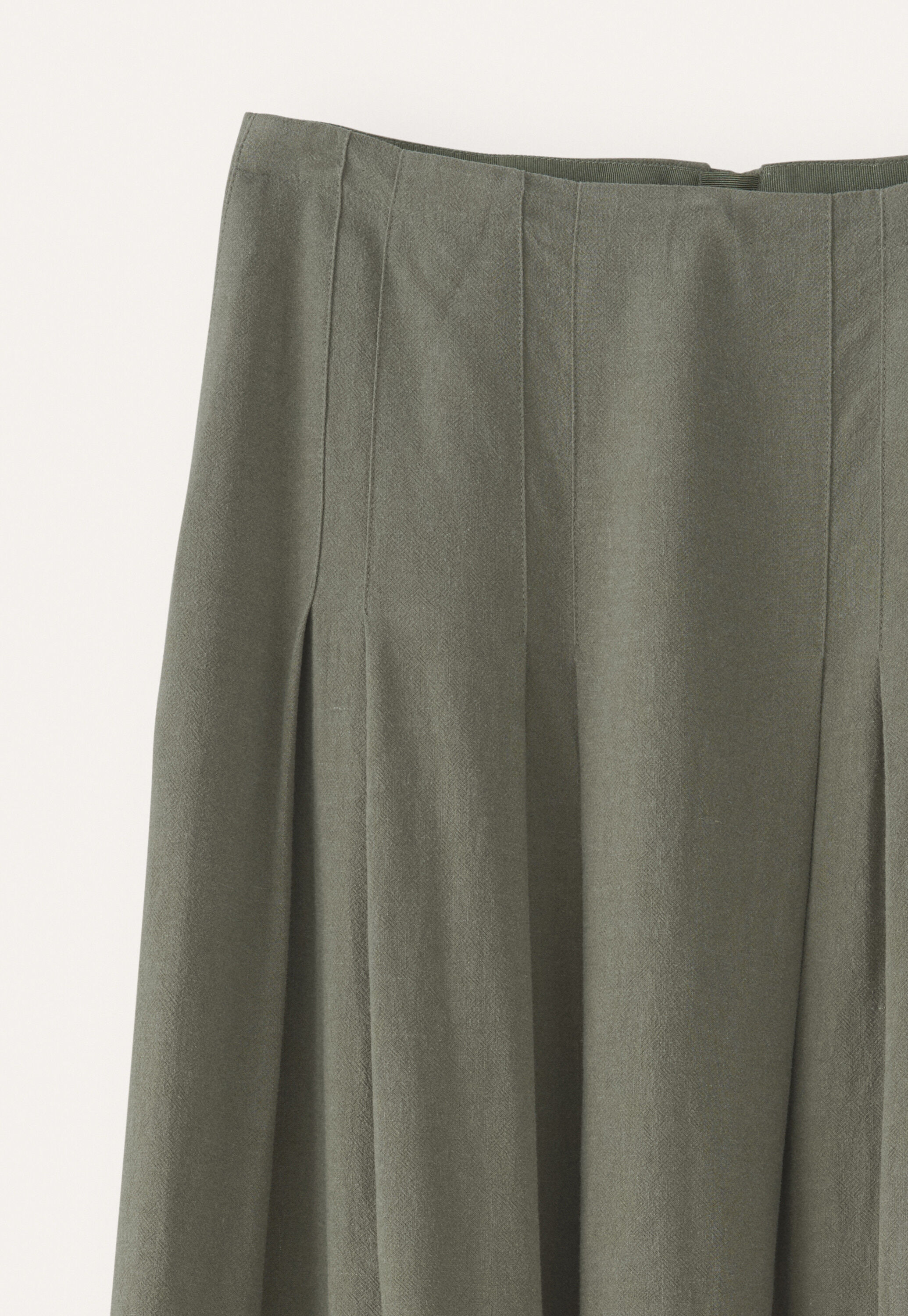 Long pleated skirt