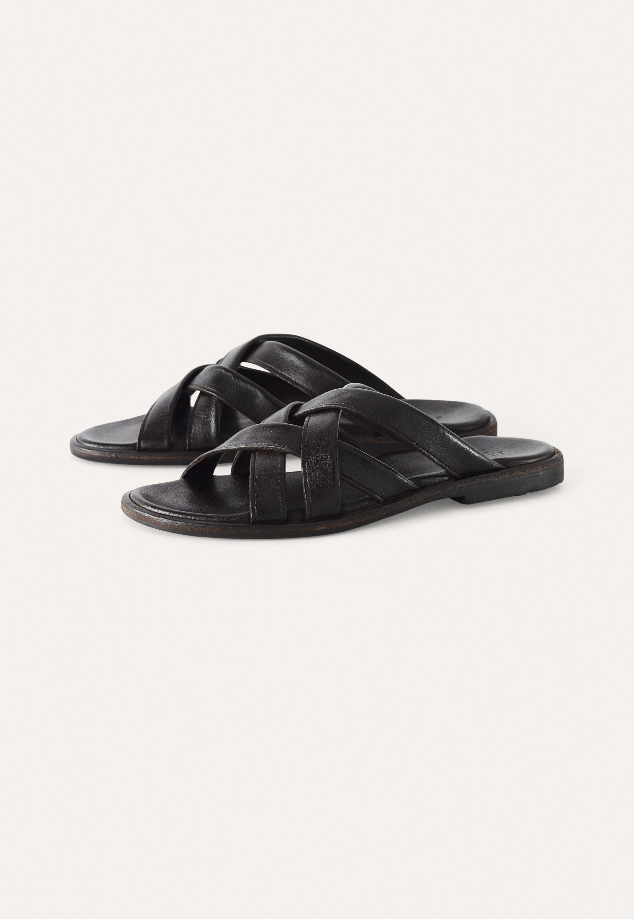 Wedge sandal with cut-out