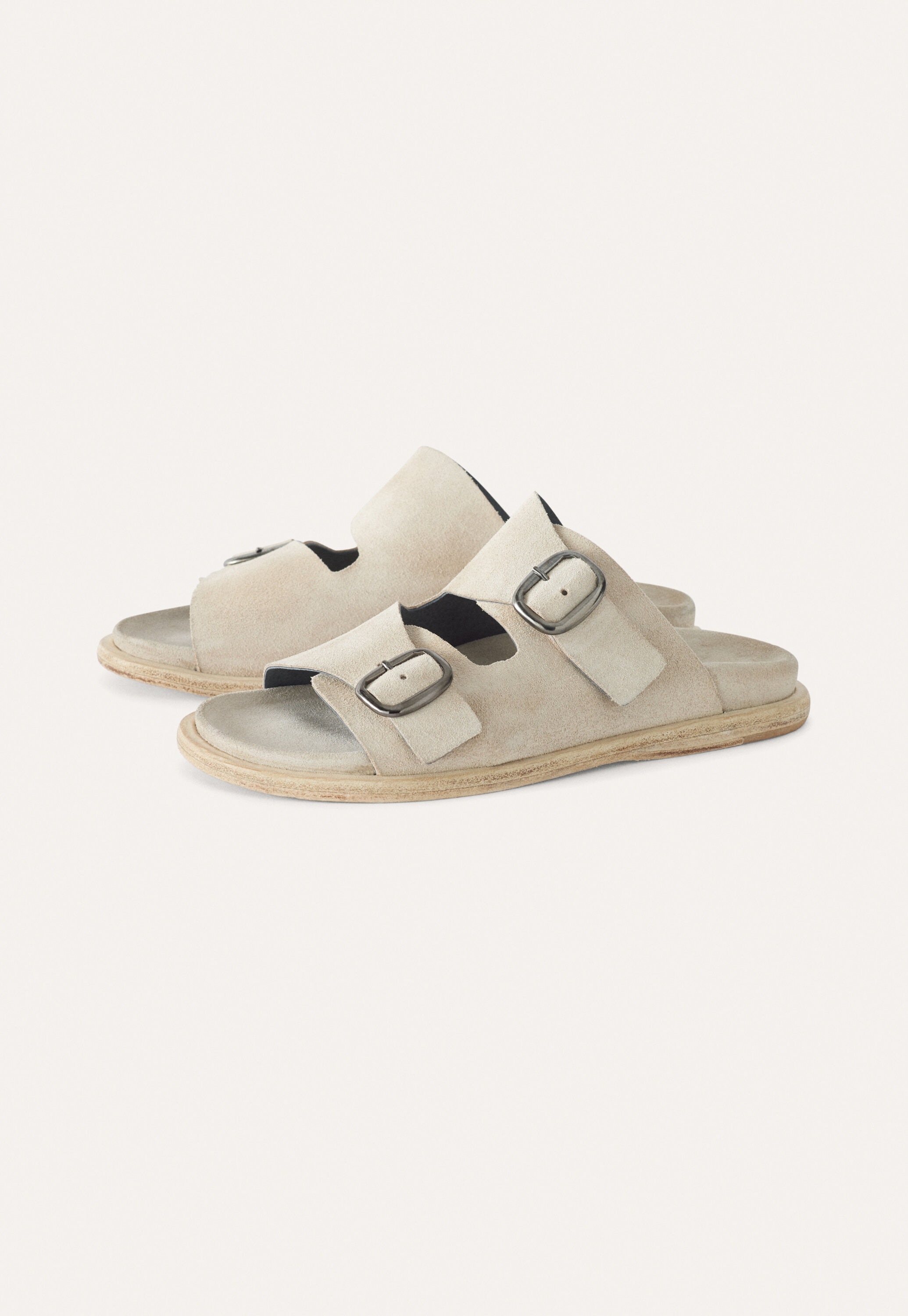 Wedge sandal with cut-out