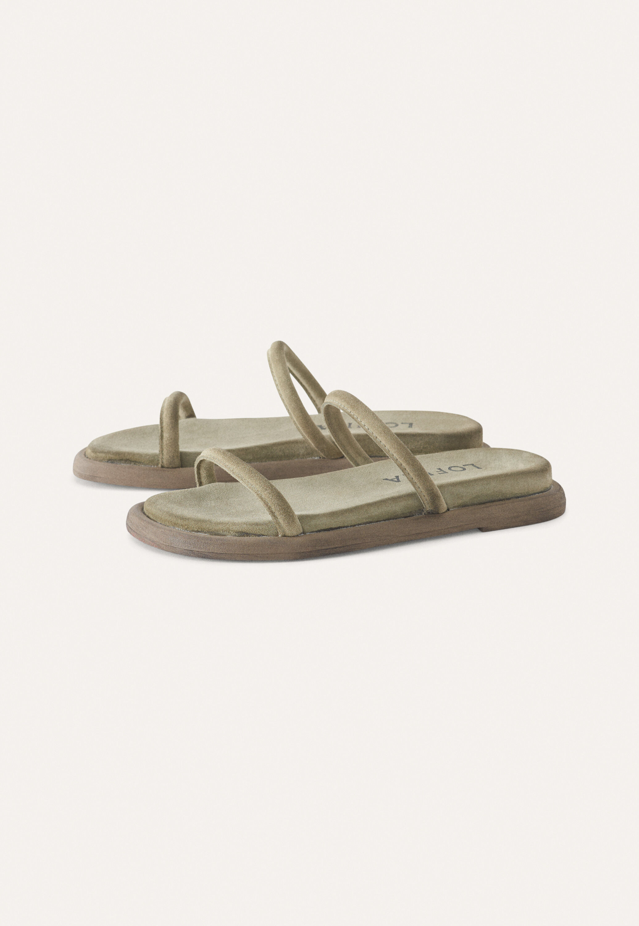 Wedge sandal with cut-out