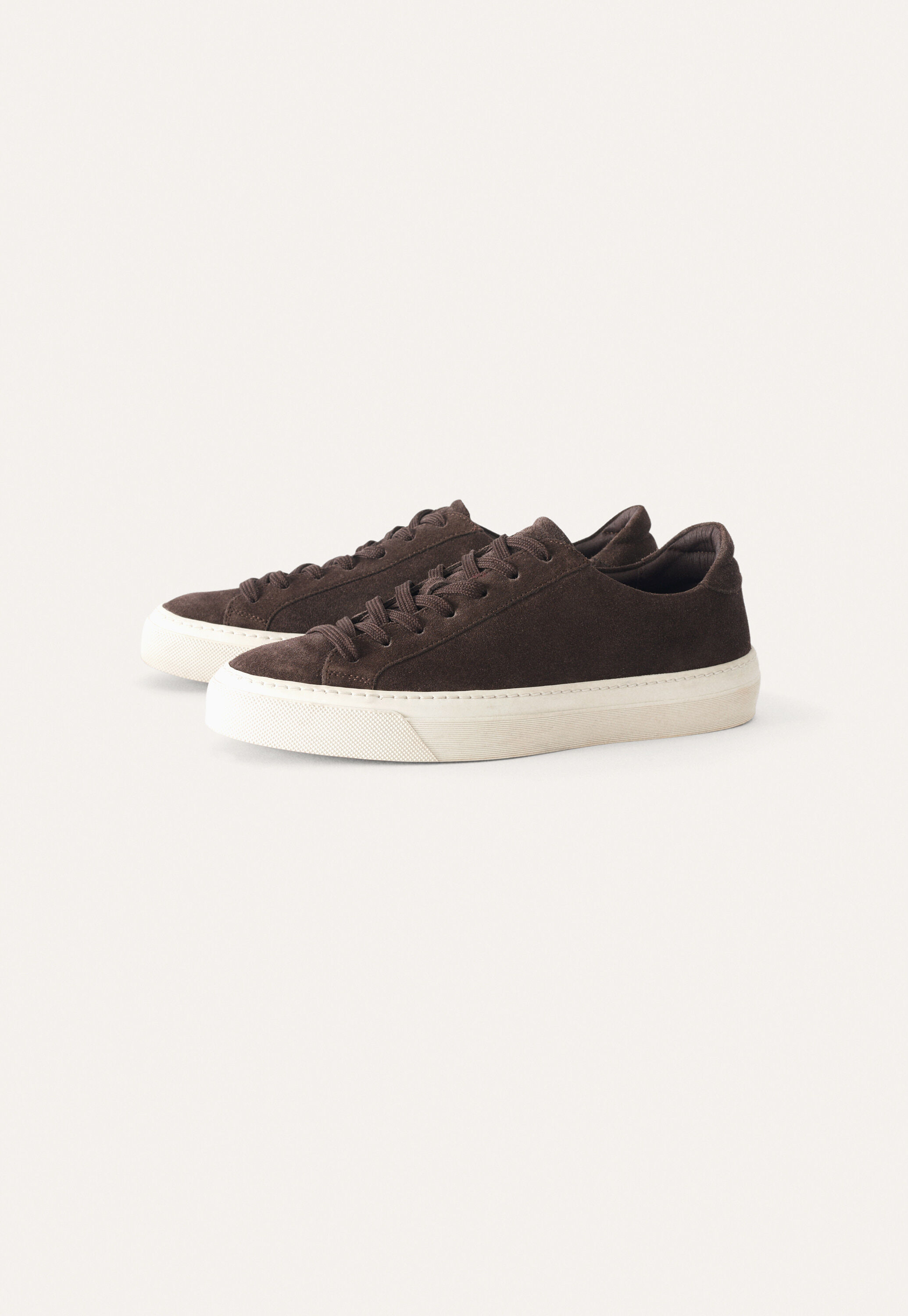 Wedge sandal with cut-out