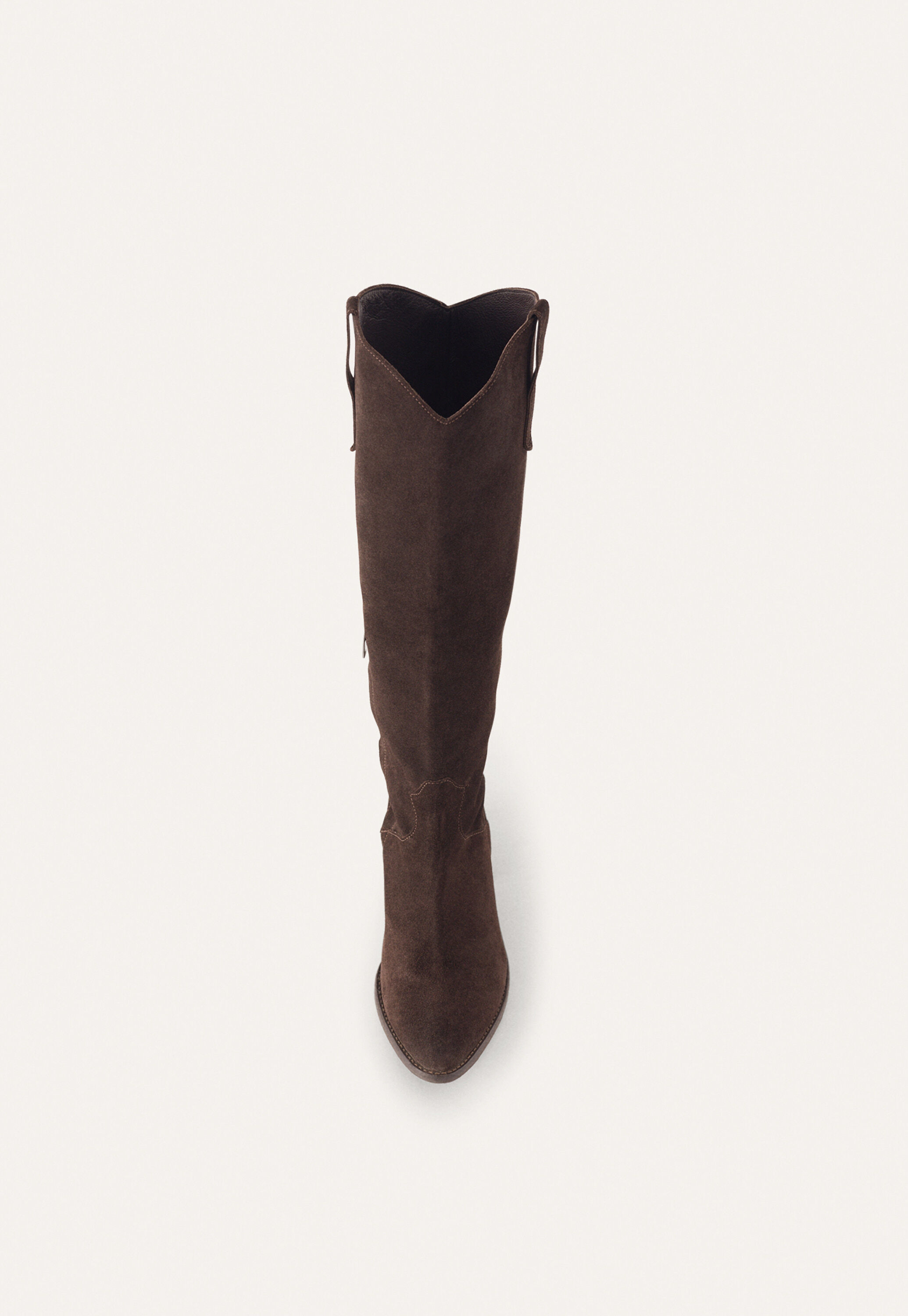 Knee-high pointed boots