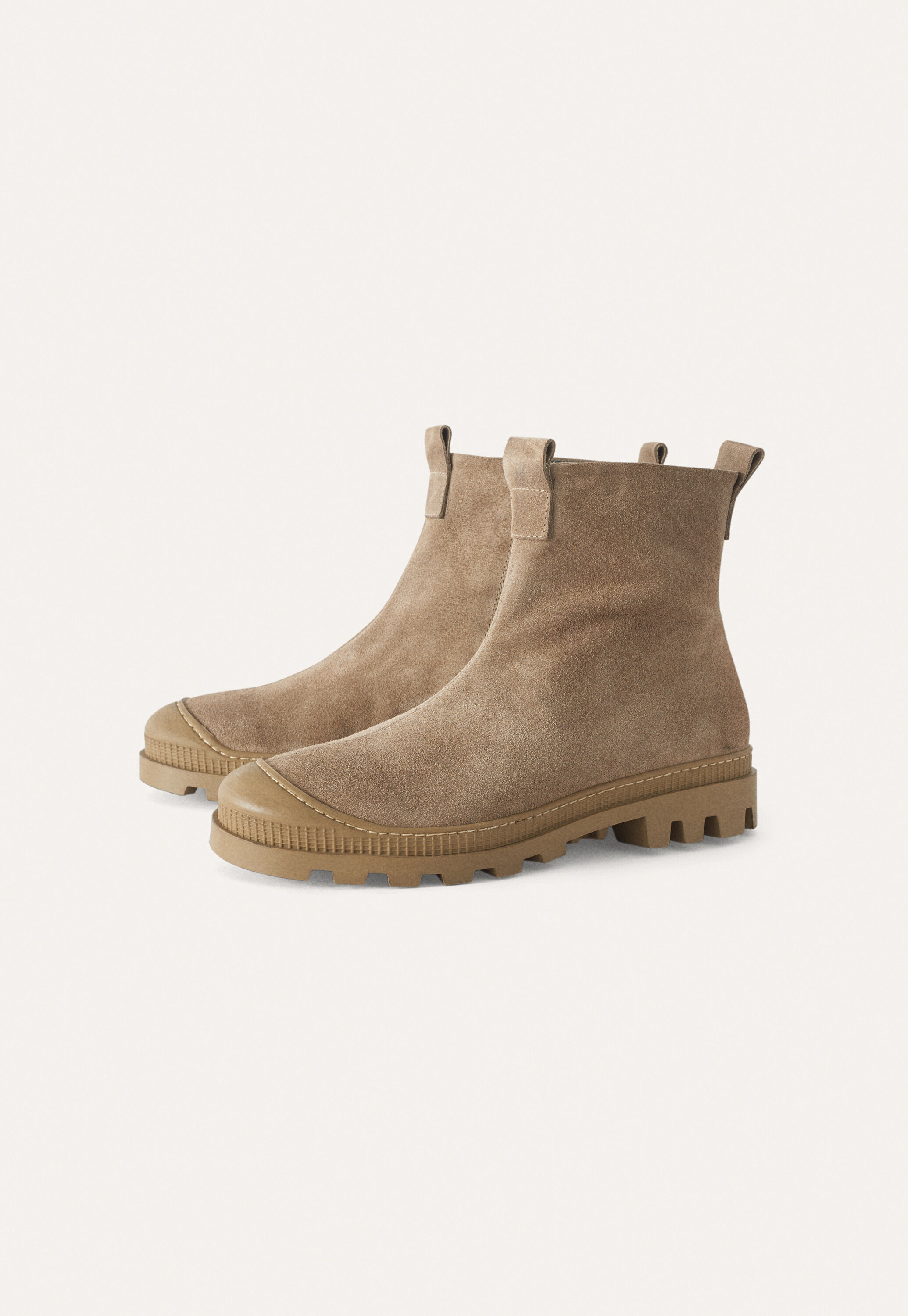 Wedge sandal with cut-out