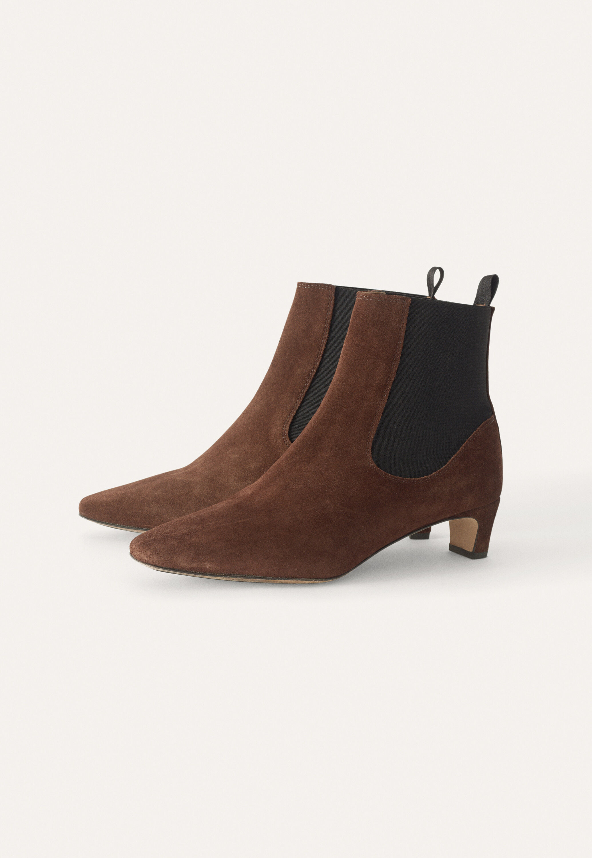 Wedge sandal with cut-out