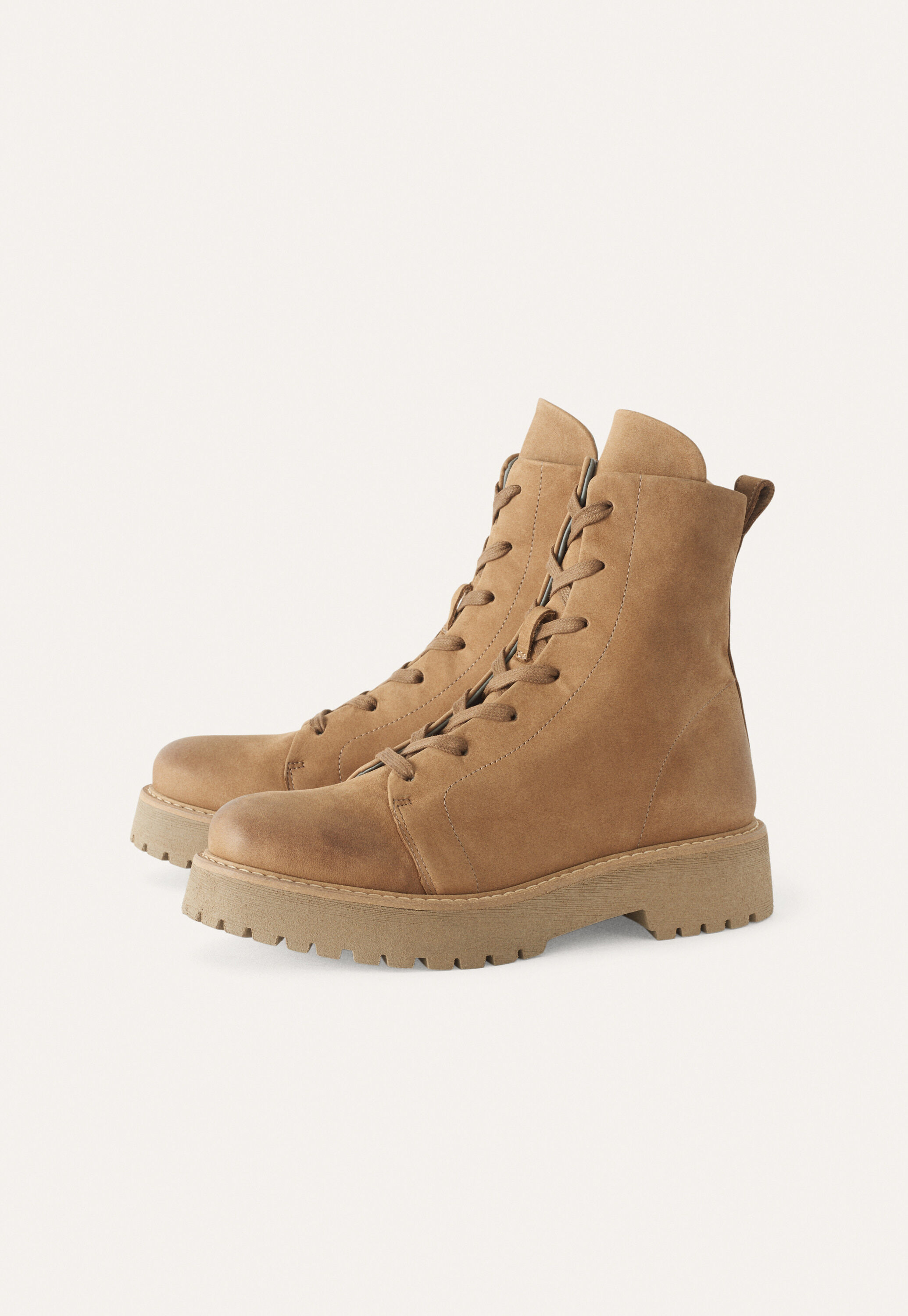 Wedge sandal with cut-out