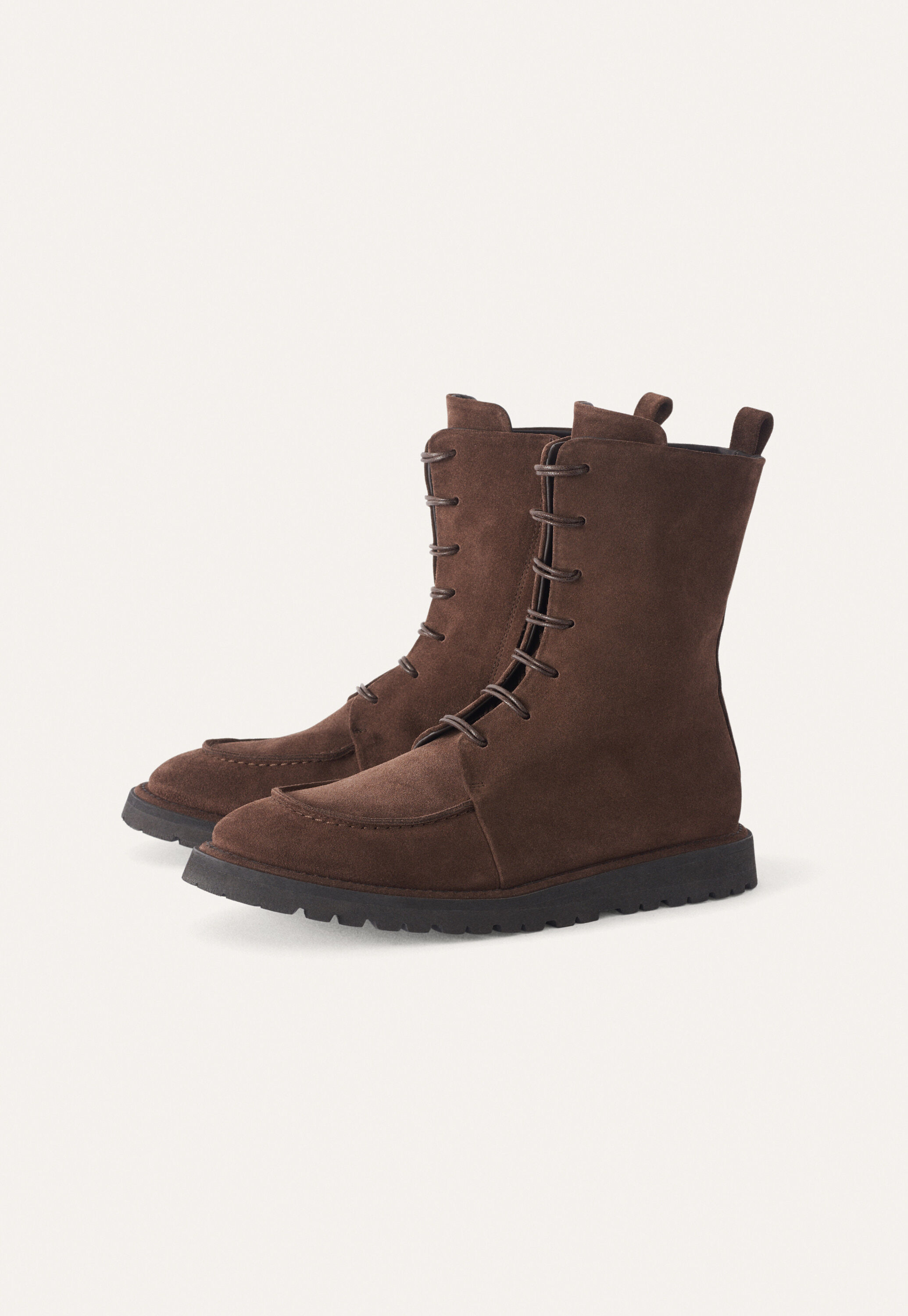 Wedge sandal with cut-out