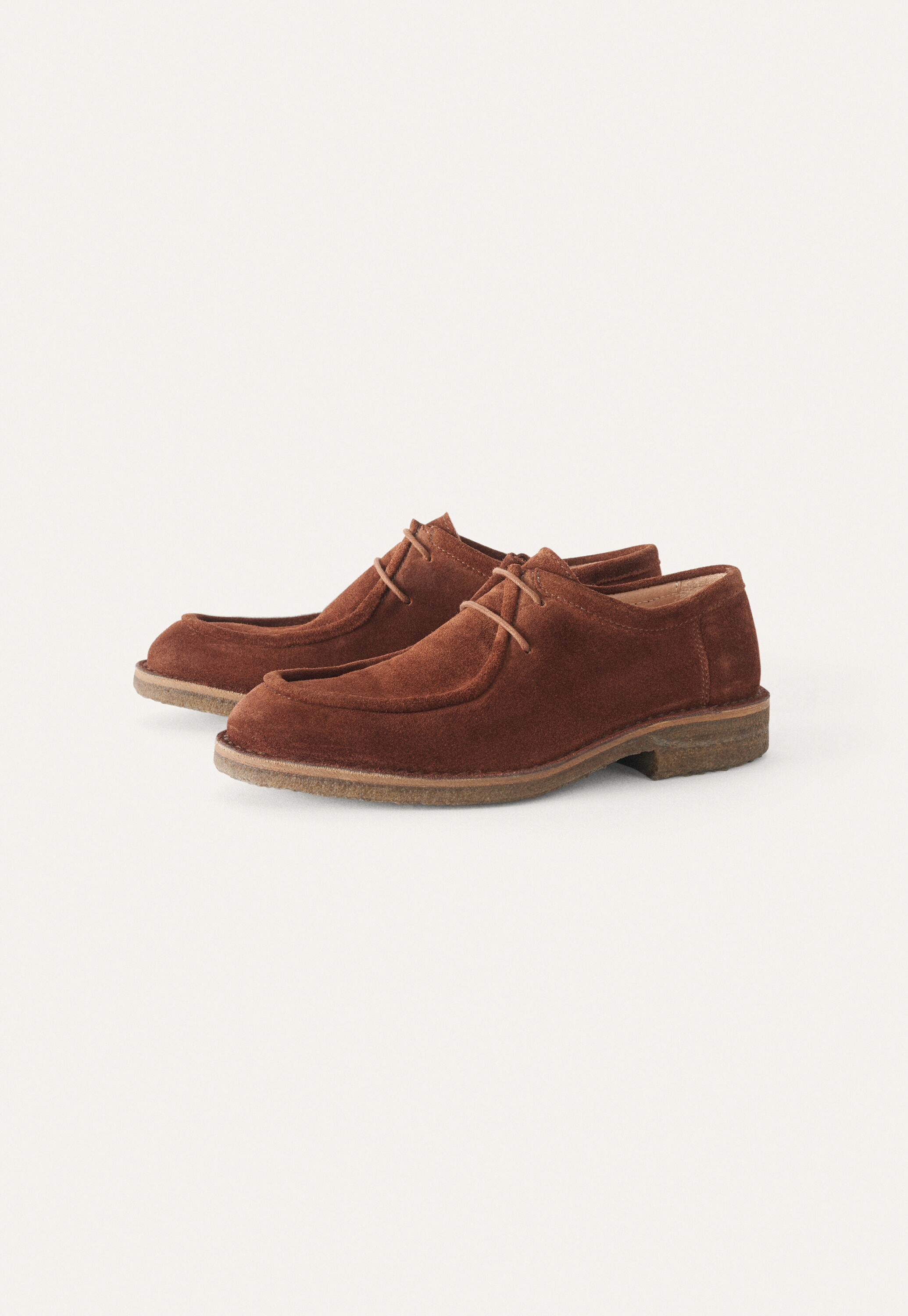 Lace-up shoes