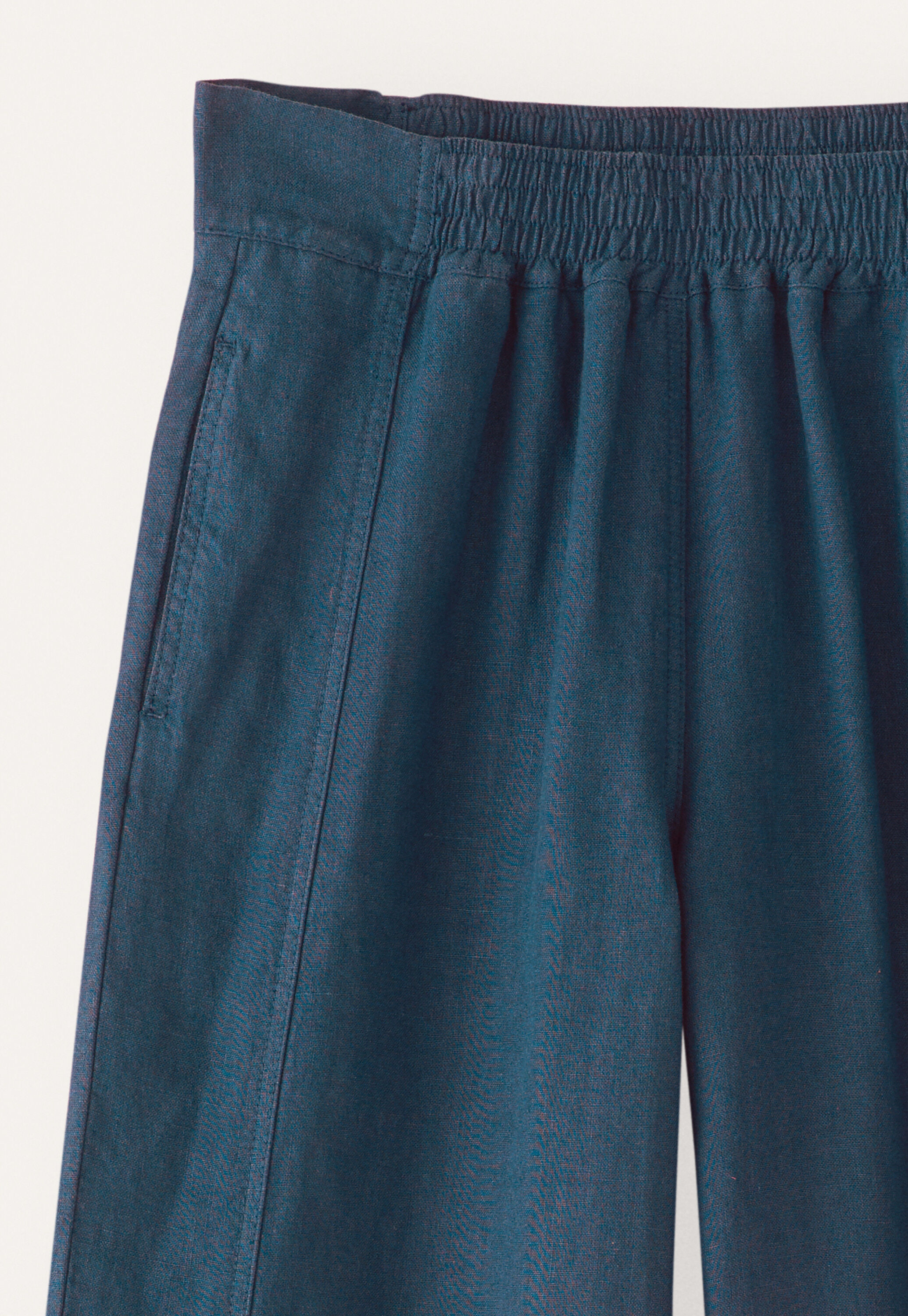 Relaxed wide-leg trousers