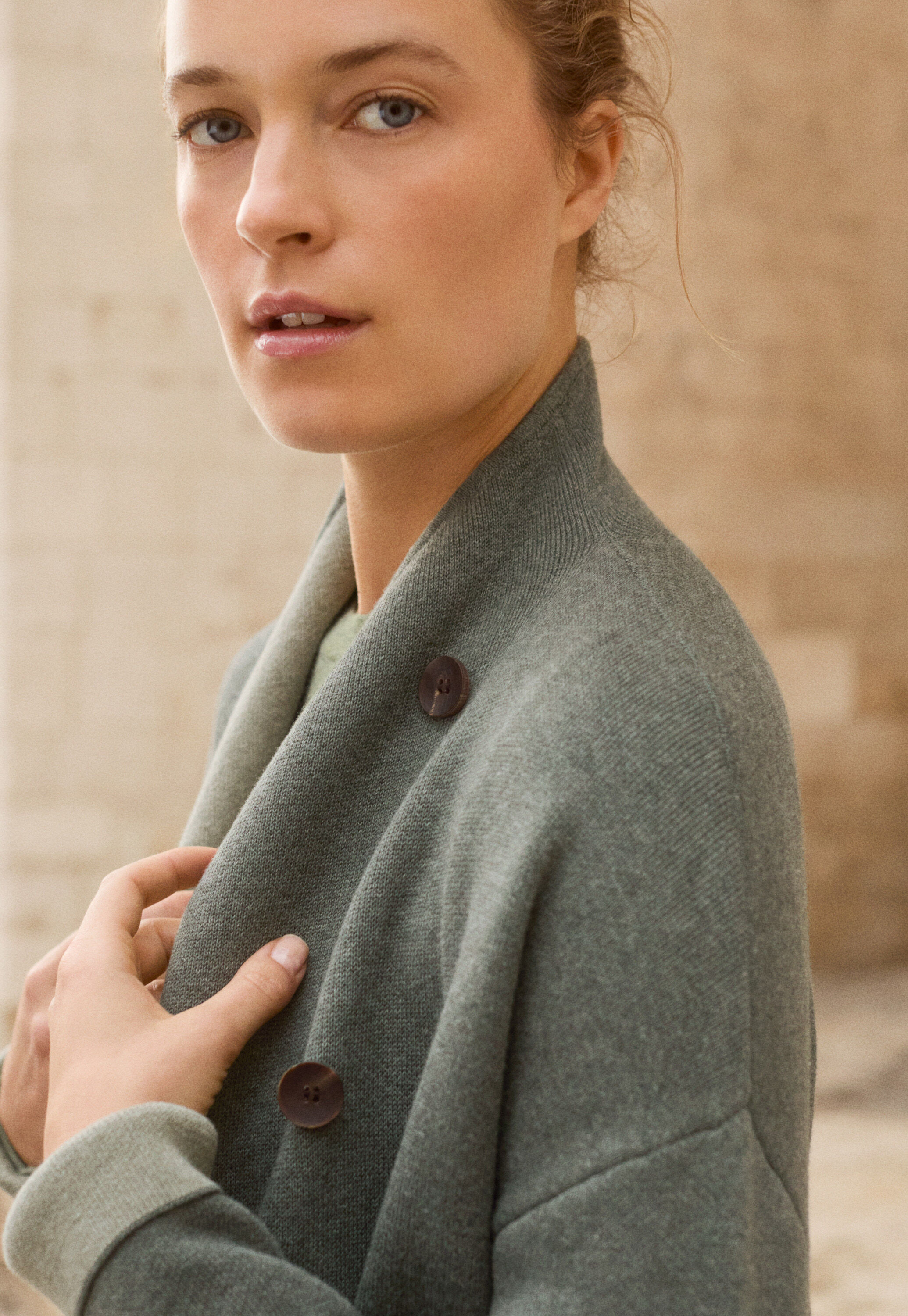 Edge-to-edge cardigan