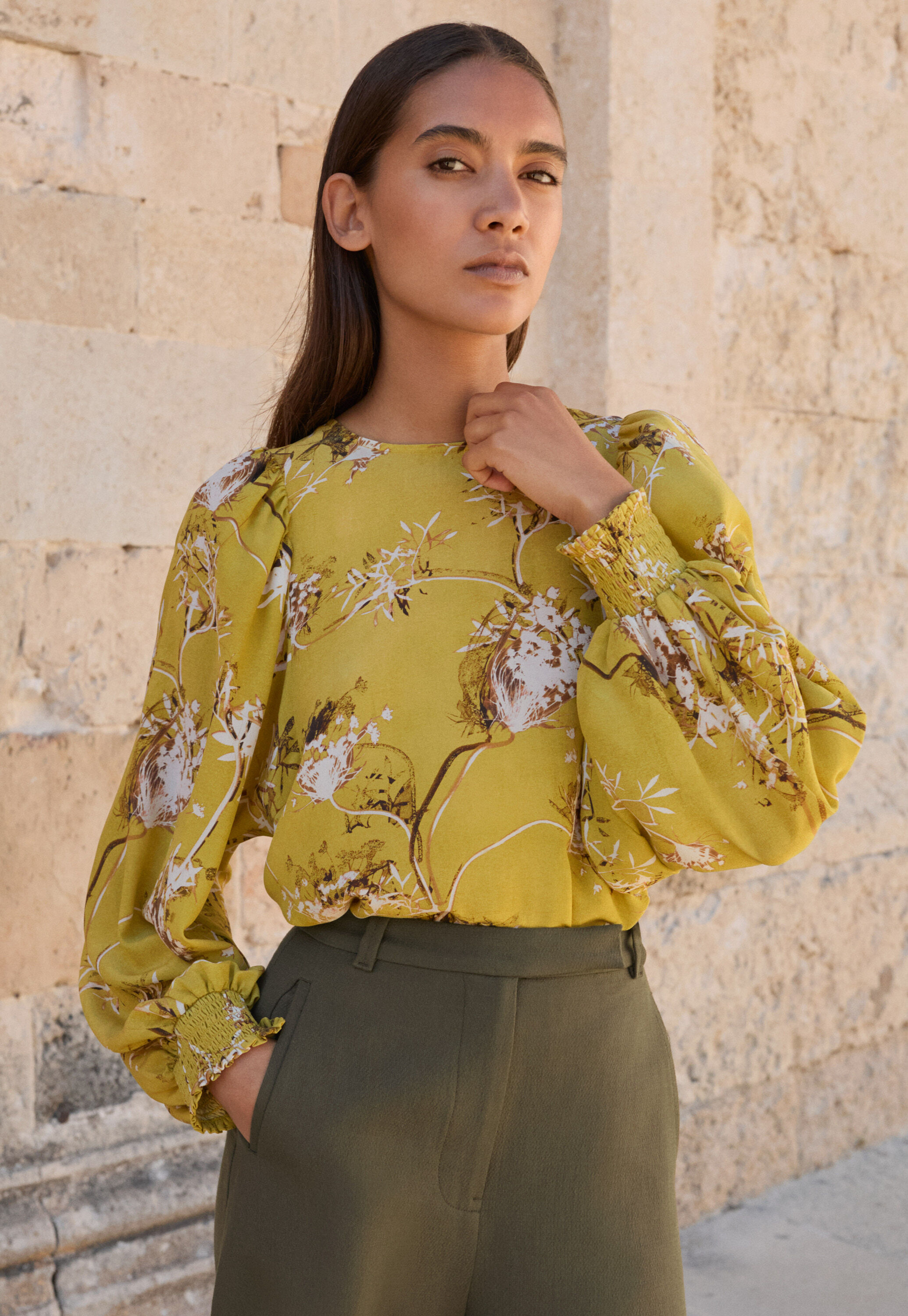 Printed gathered-sleeve blouse