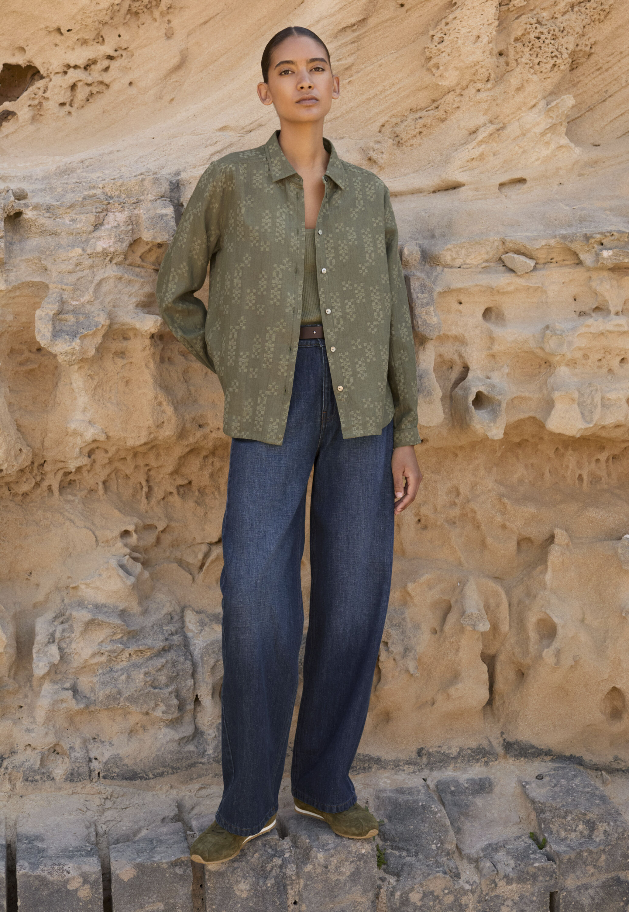Round-collar shirt