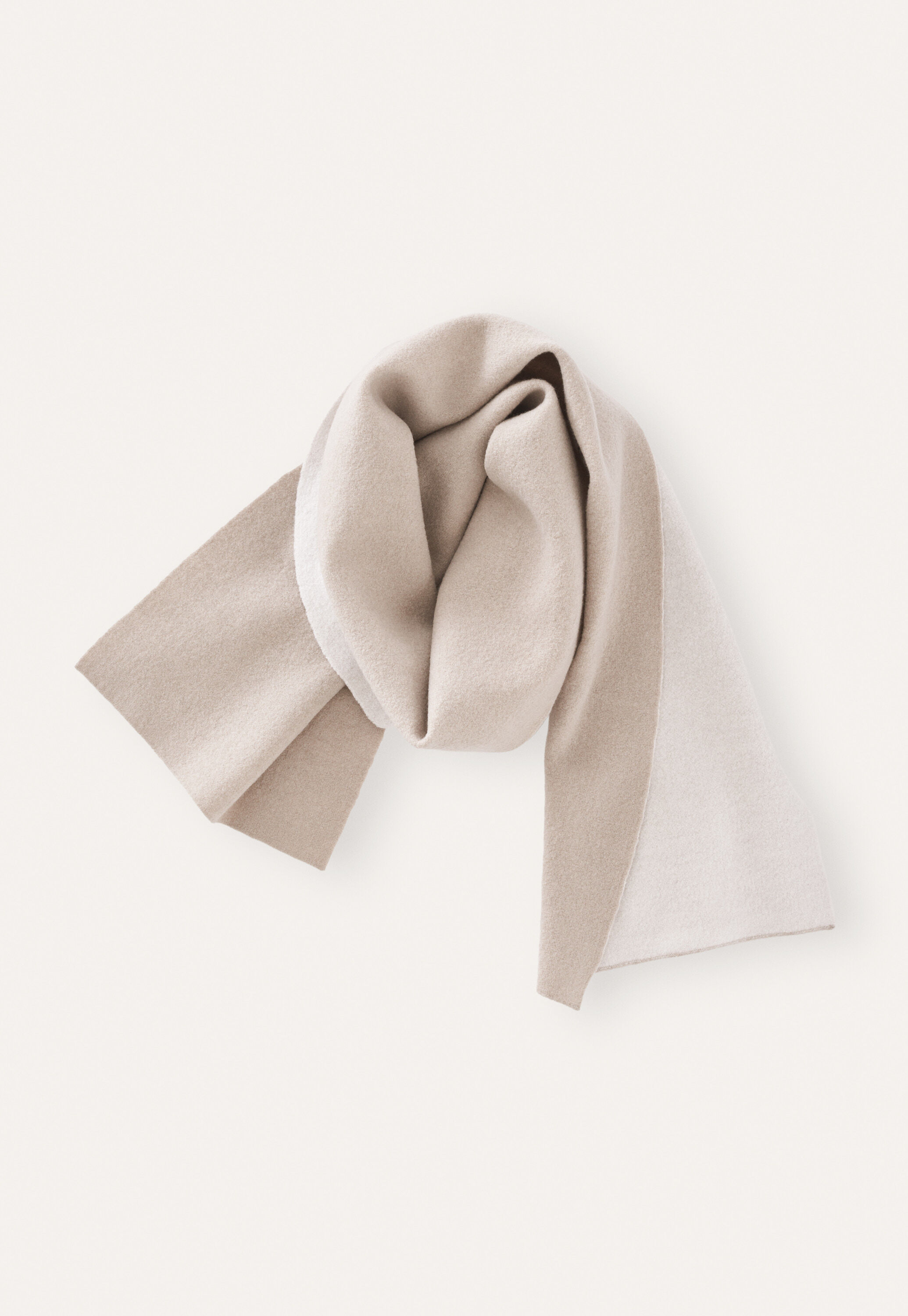 Round-collar shirt