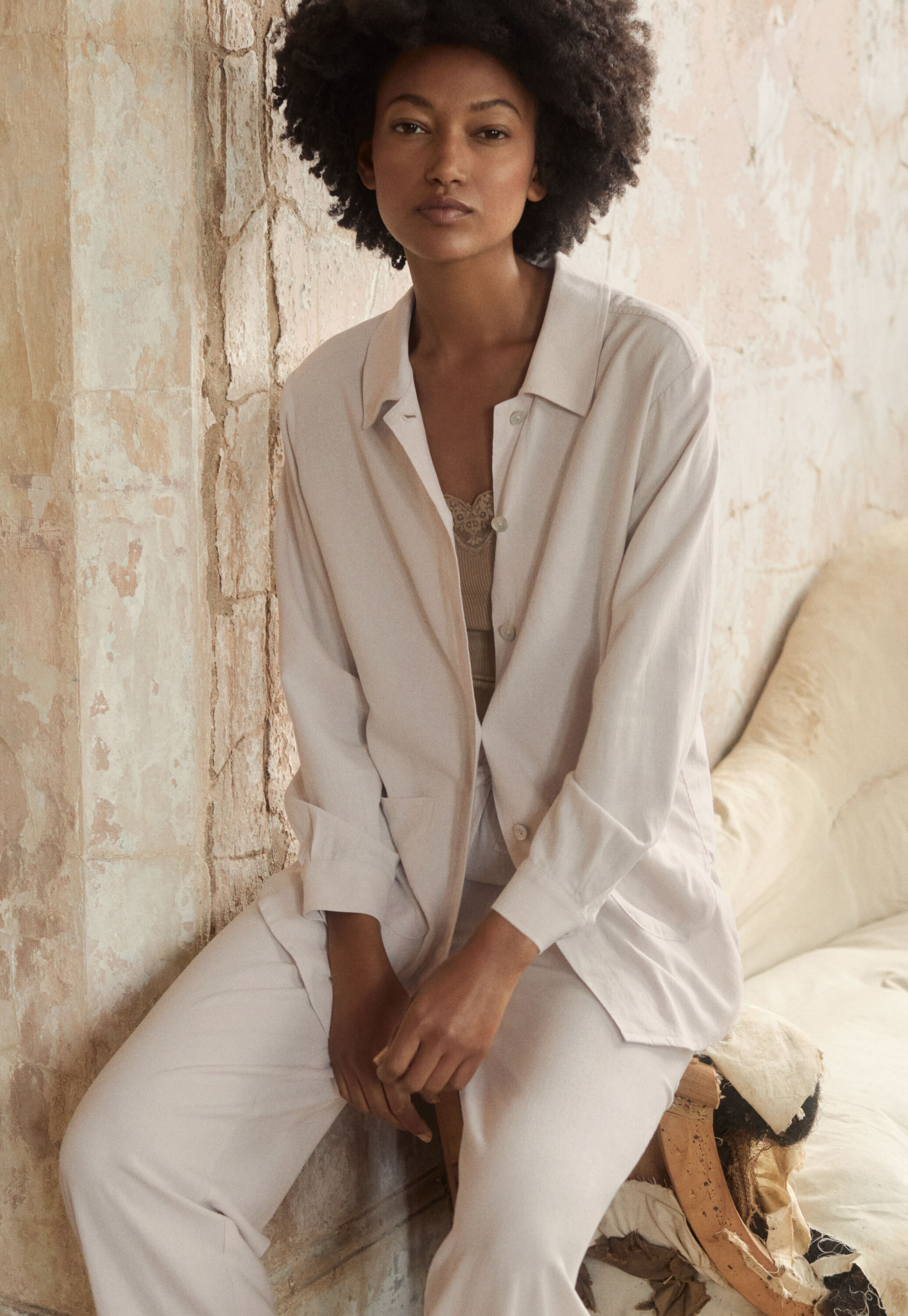 Curved-sleeve blouse