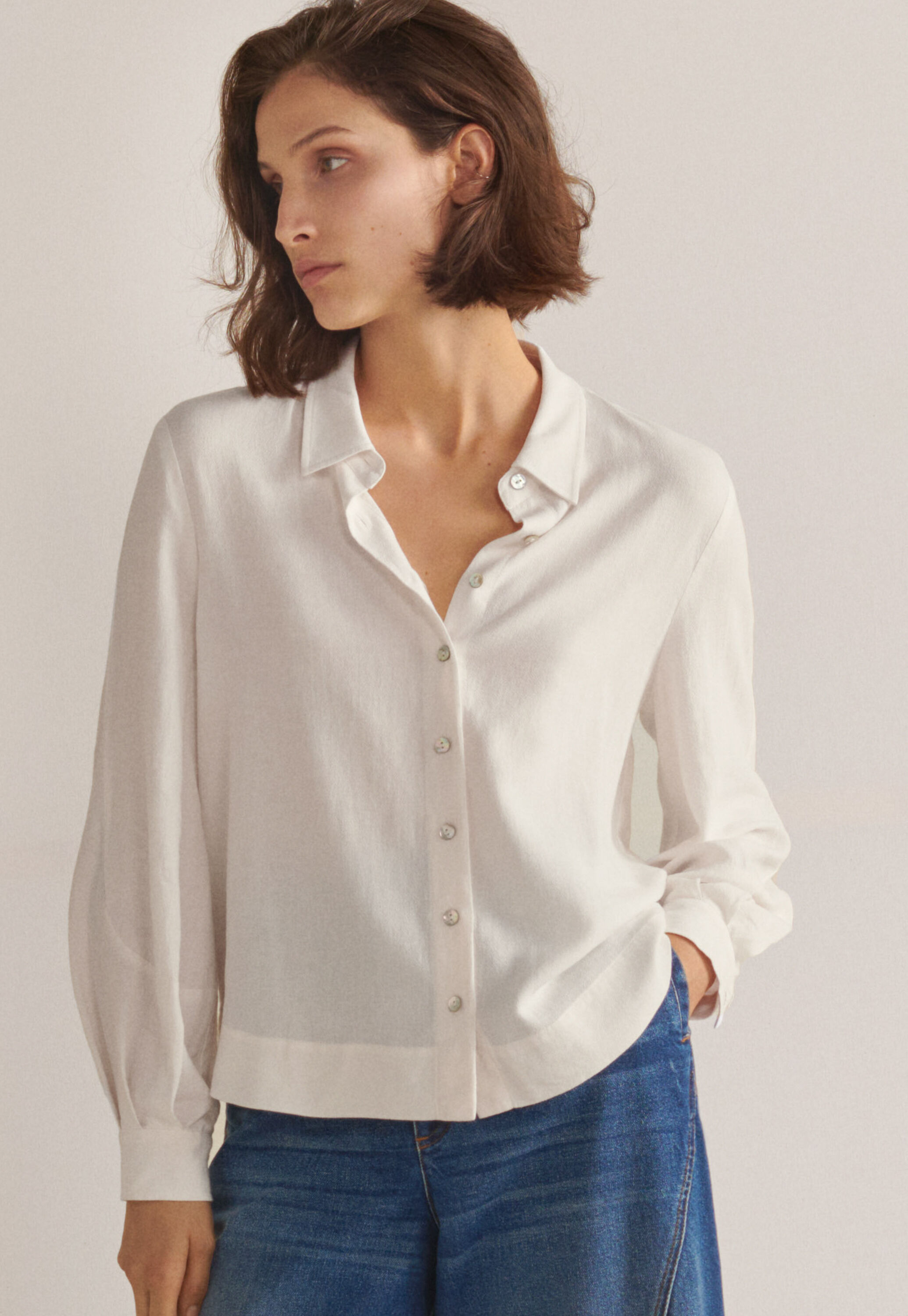 Curved-sleeve blouse