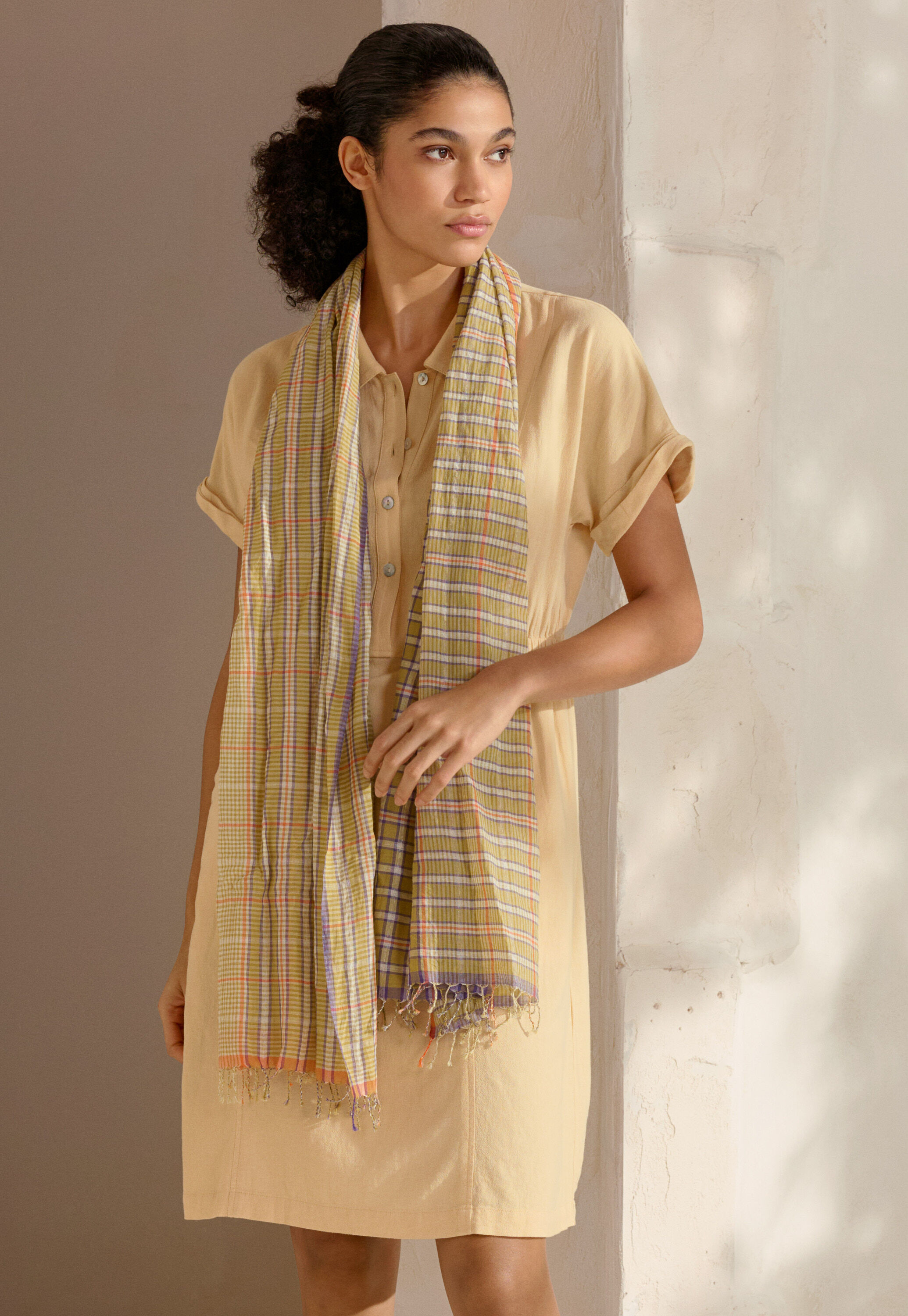 Curved-sleeve blouse