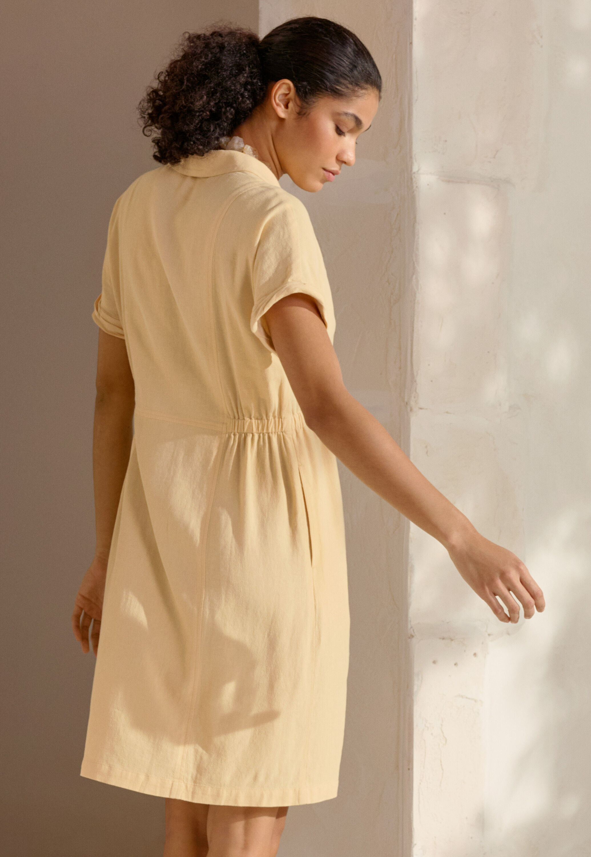 Curved-sleeve blouse