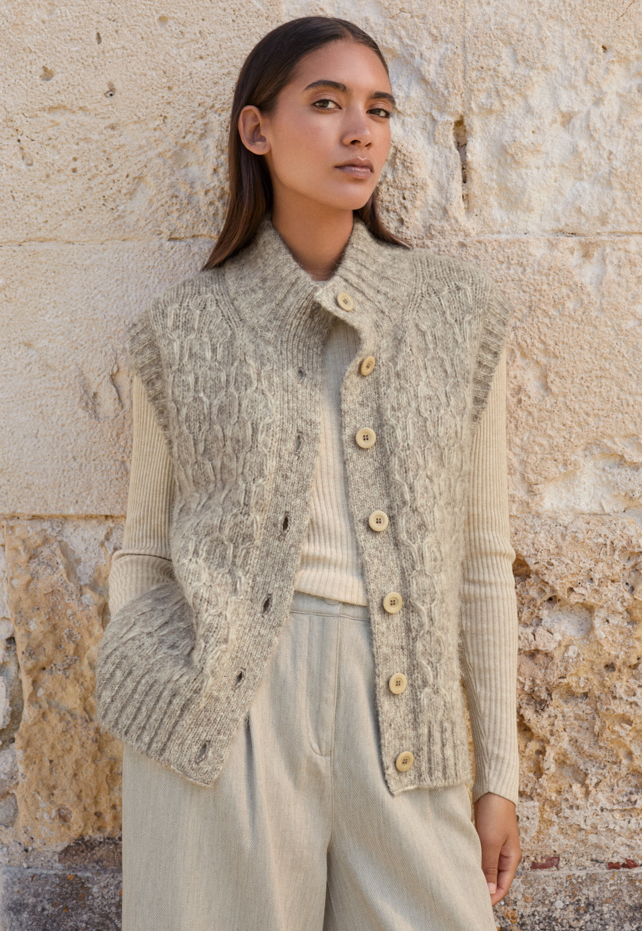 Cable-stitch sleeveless cardigan