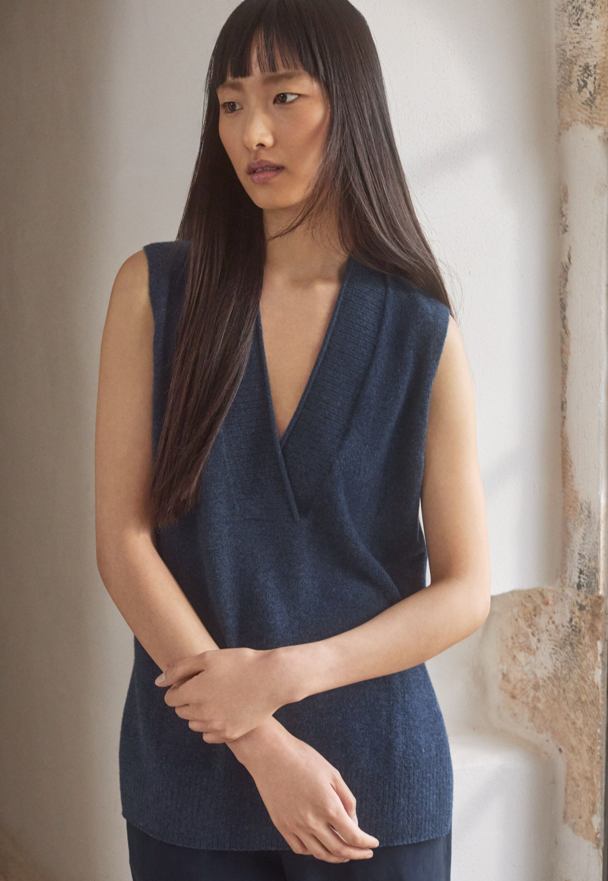 Sleeveless v-neck sweater