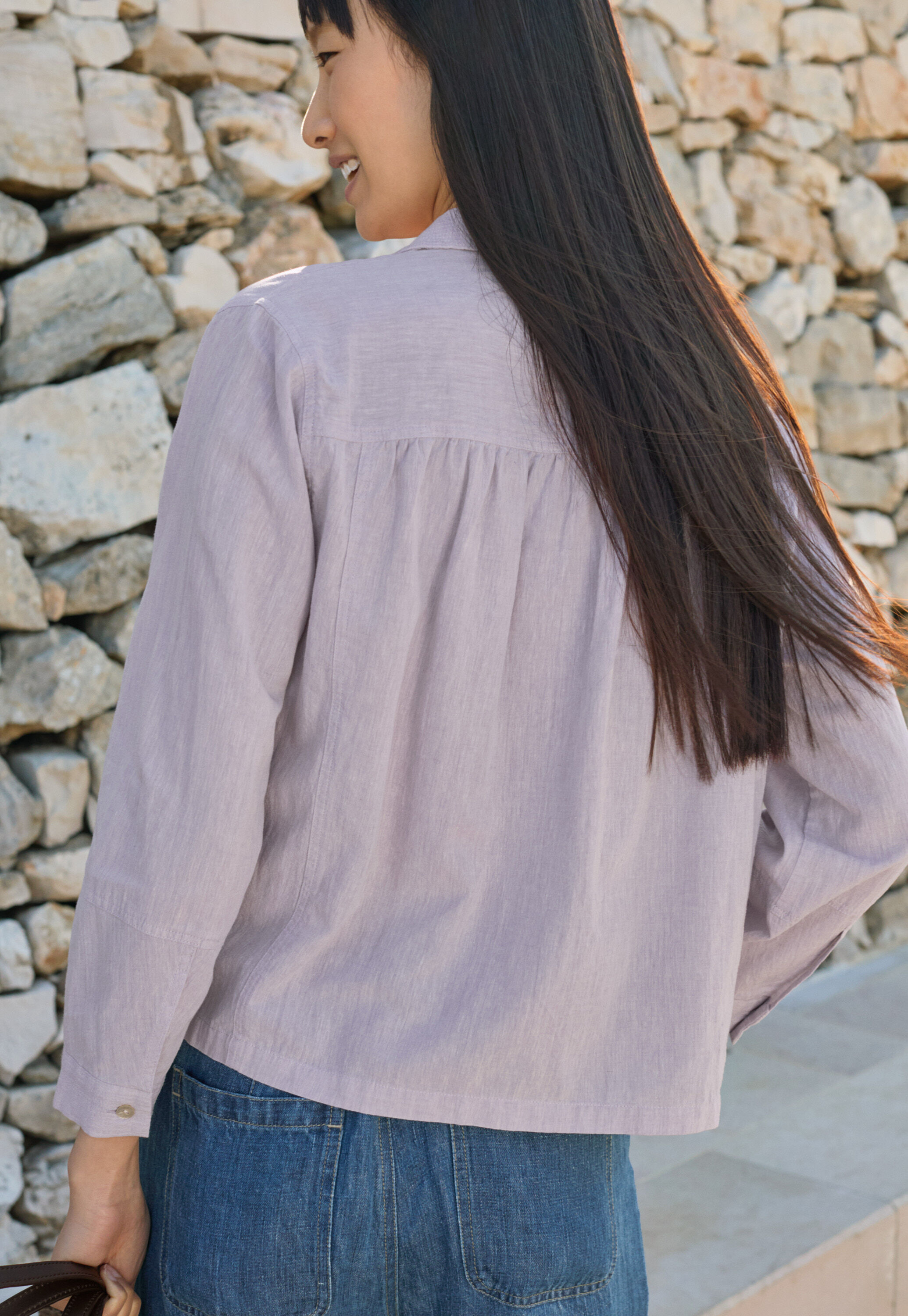 Round-collar shirt