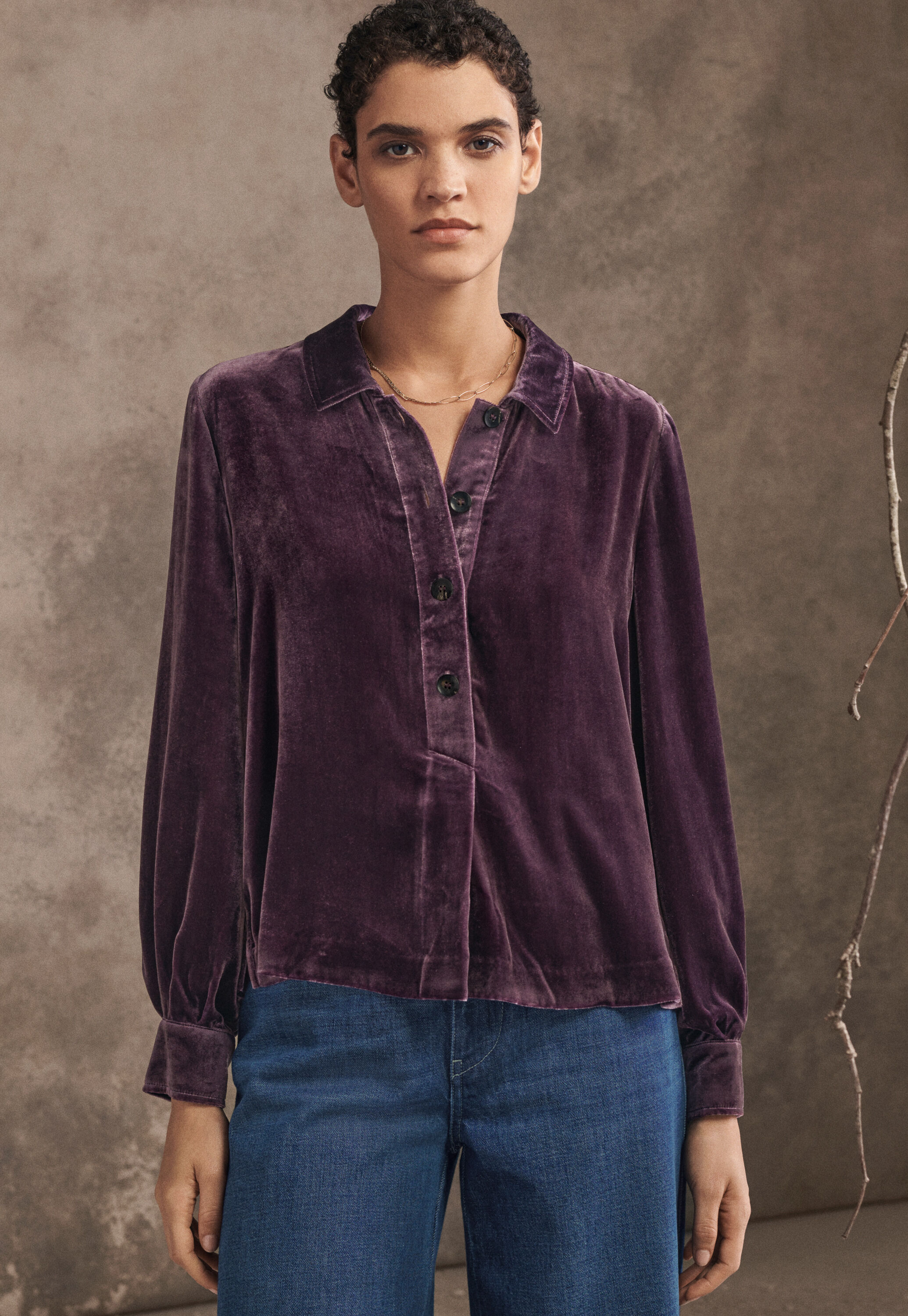 Velvet collared top