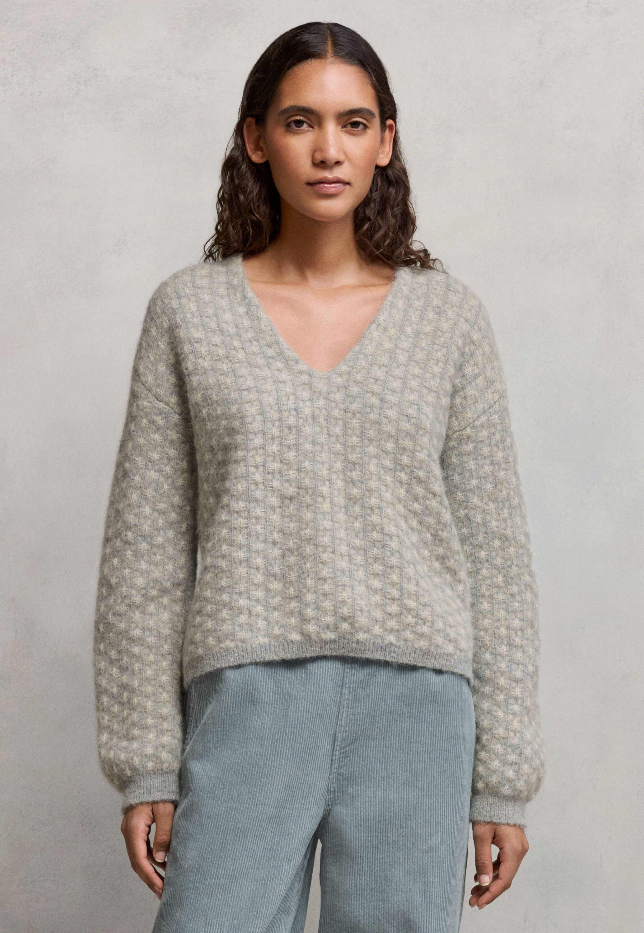 V-neck stitch sweater