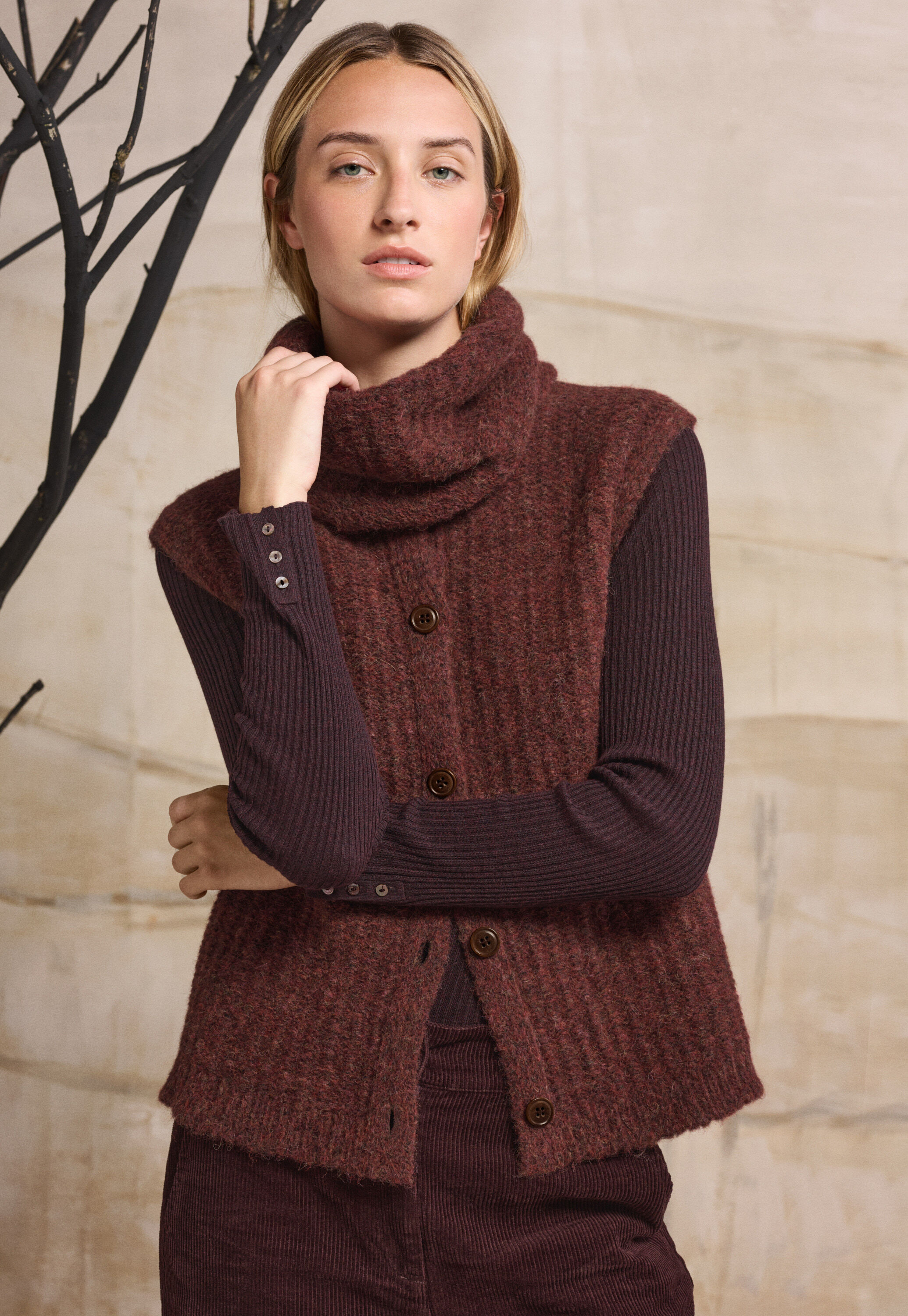 Sleeveless cardigan