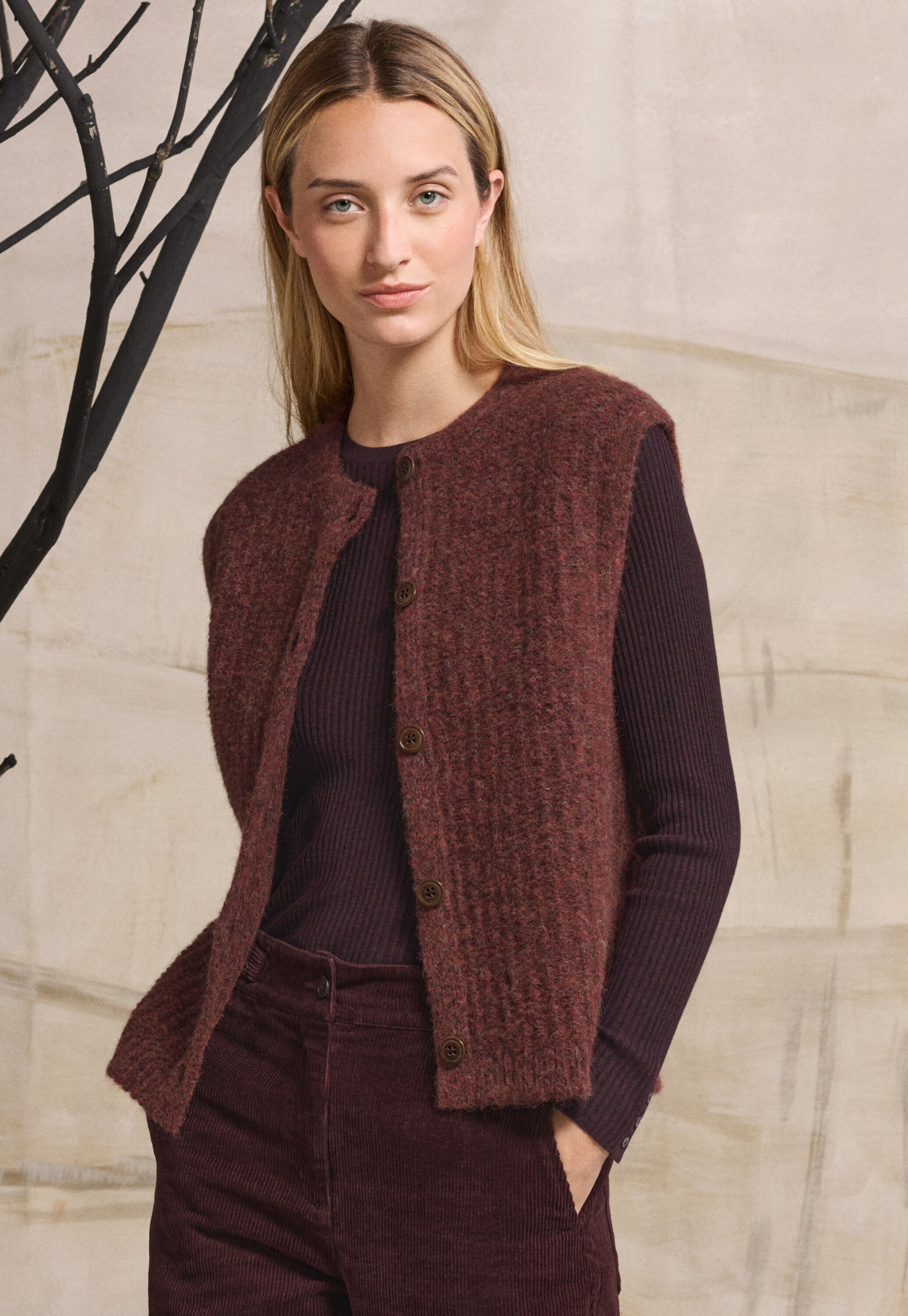 Sleeveless cardigan