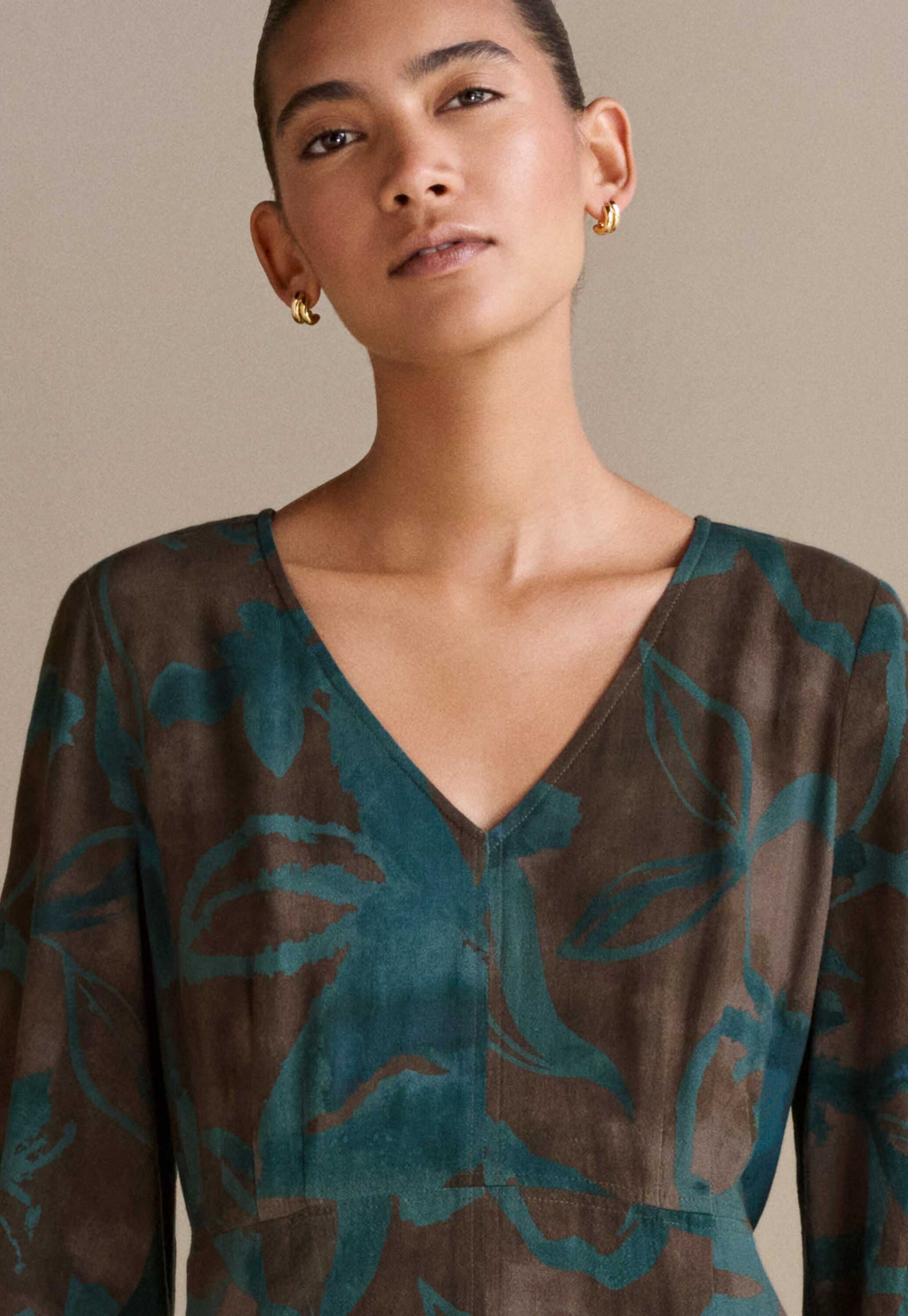 Printed v-neck dress