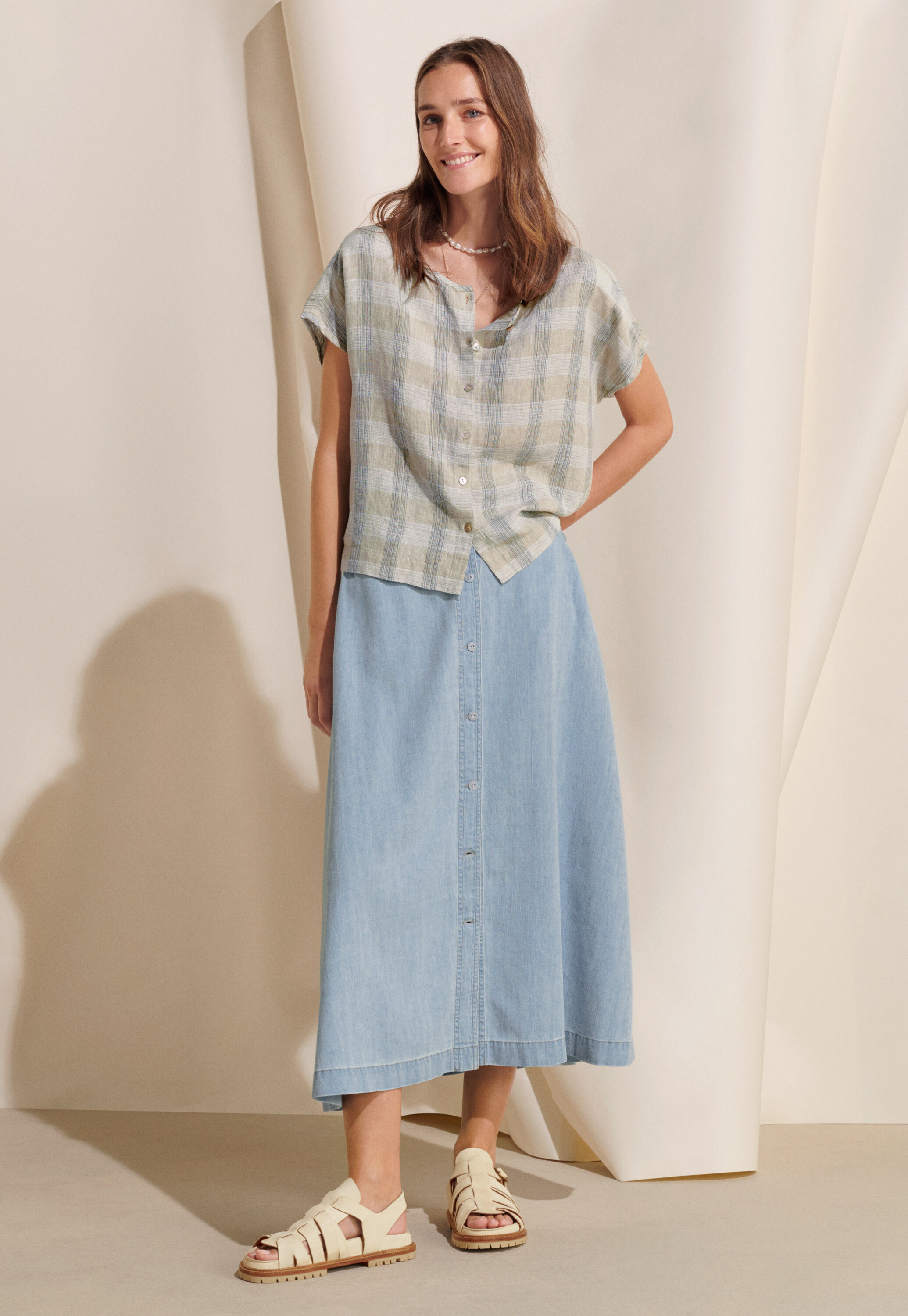 Indigo-dyed skirt